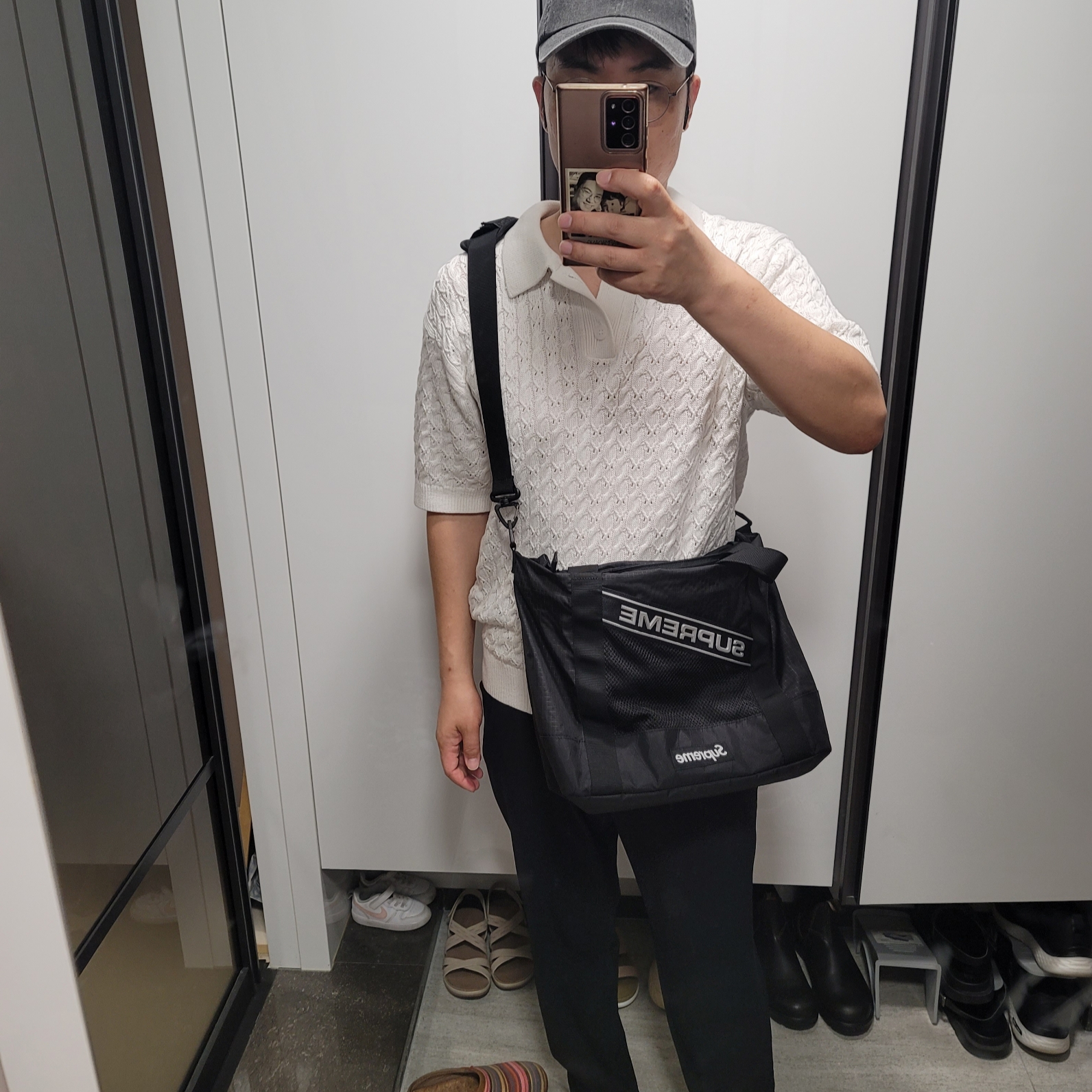 Supreme Tote Bag Black - 23FW 착용 스타일 - 2