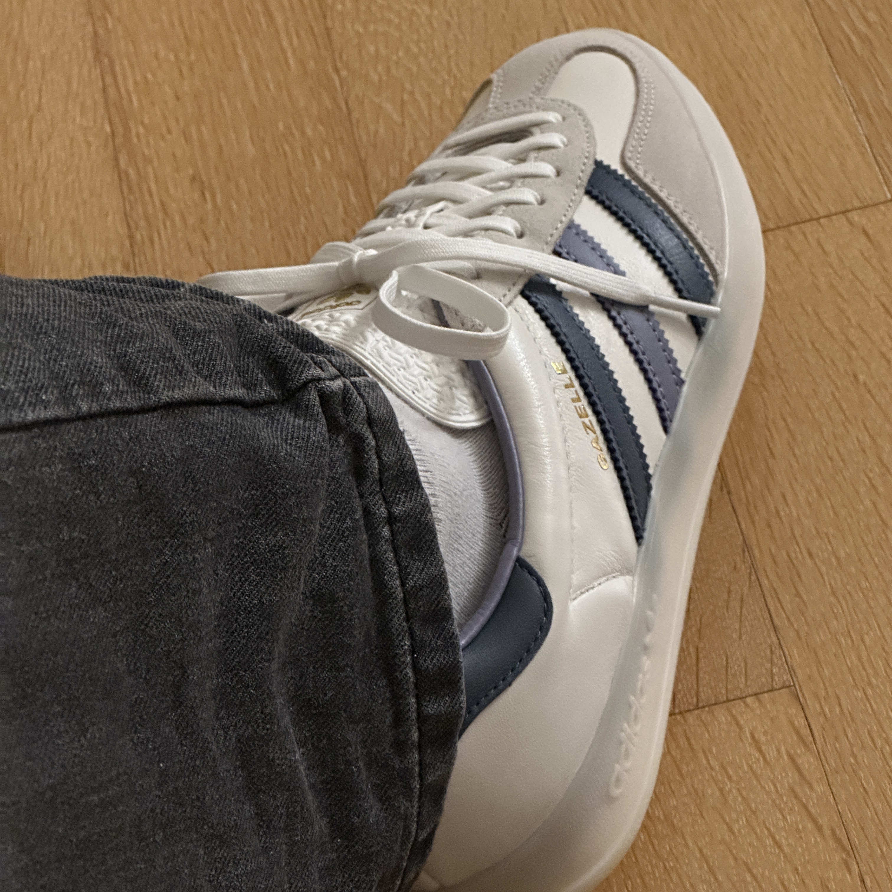 Adidas Gazelle Indoor Core White Preloved Ink 착용 스타일 - 7