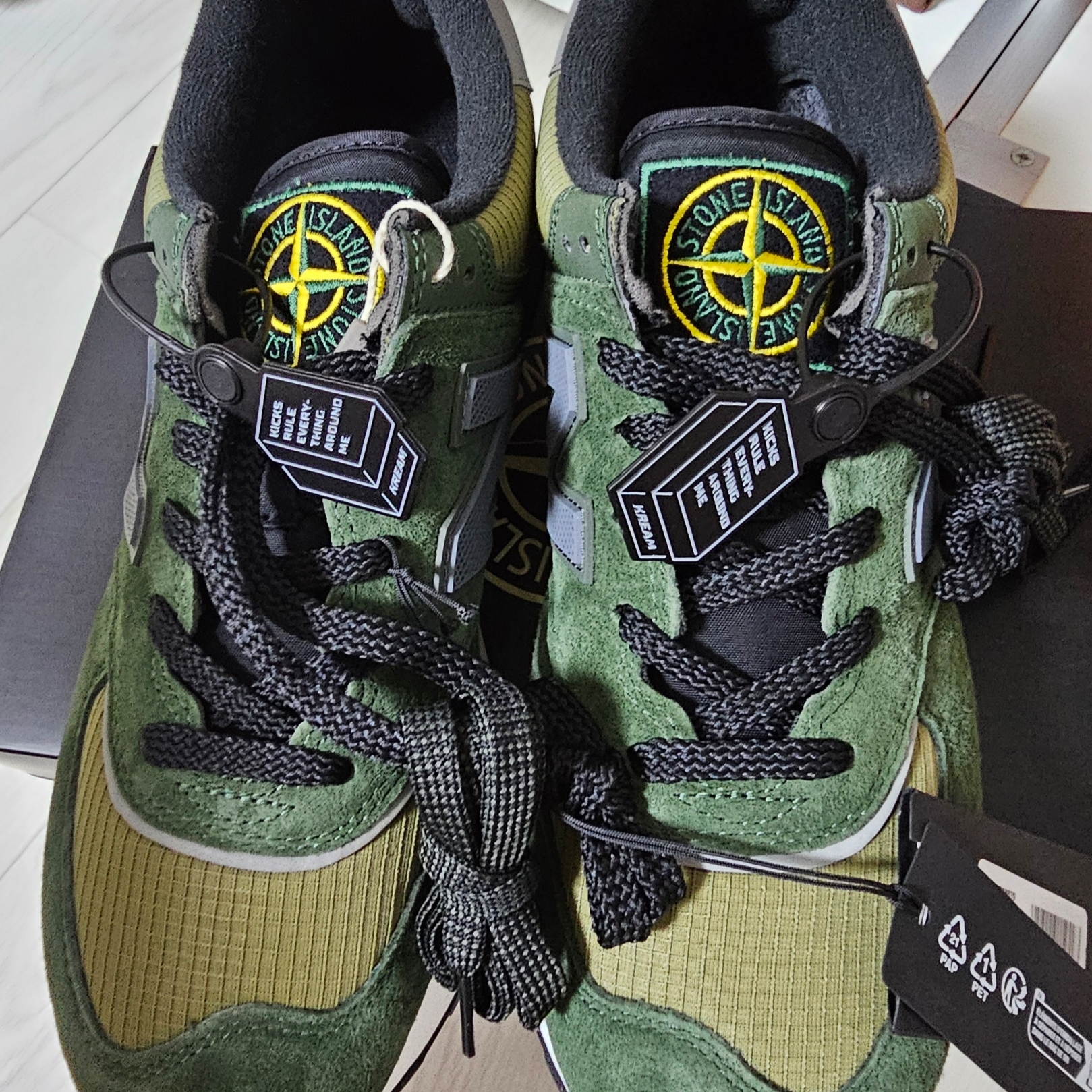 New Balance x Stone Island 574 Legacy Dark Green 착용 스타일