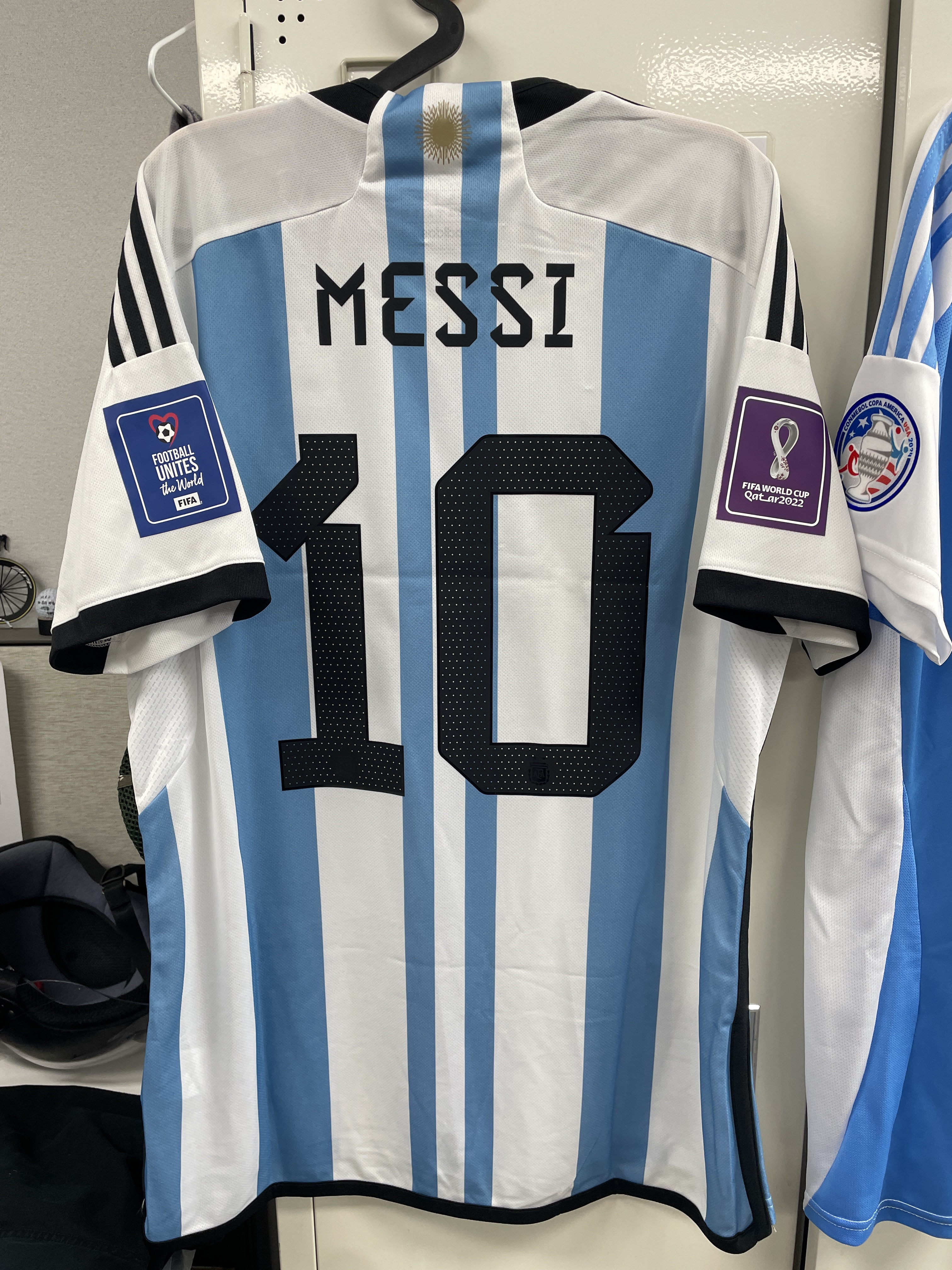 Adidas Argentina Home Jersey 2022 White Light Blue - KR Sizing (Non Marking Ver.), Adidas Argentina 2024 Home Jersey White Blue Burst - KR Sizing (Non Marking Ver.) 착용 스타일 - 2