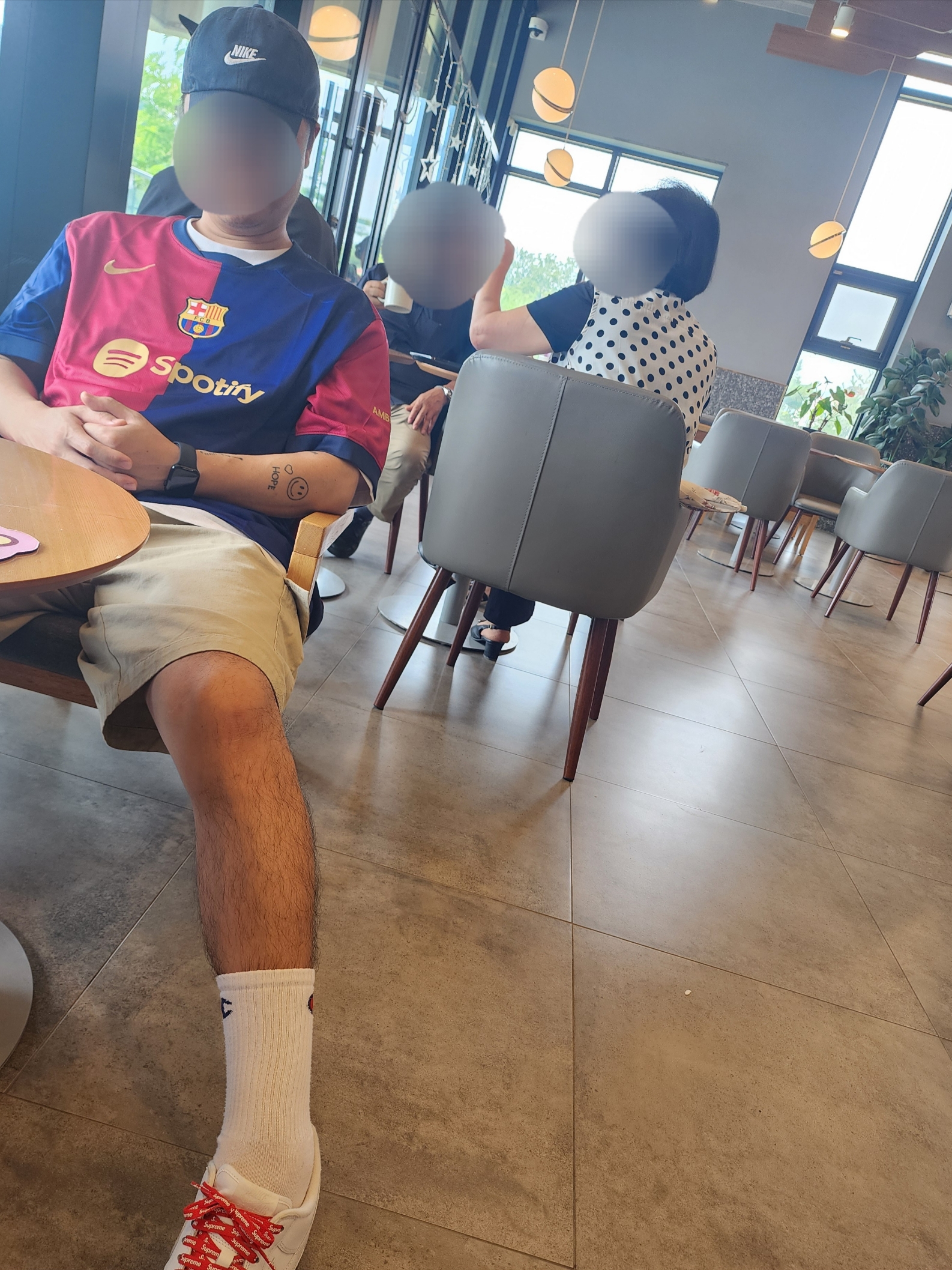Nike FC Barcelona 2024/25 Dri-Fit Stadium Home Jersey Deep Royal Blue Noble Red (Non Marking Ver.), Nike x Supreme Air Force 1 Low White 착용 스타일