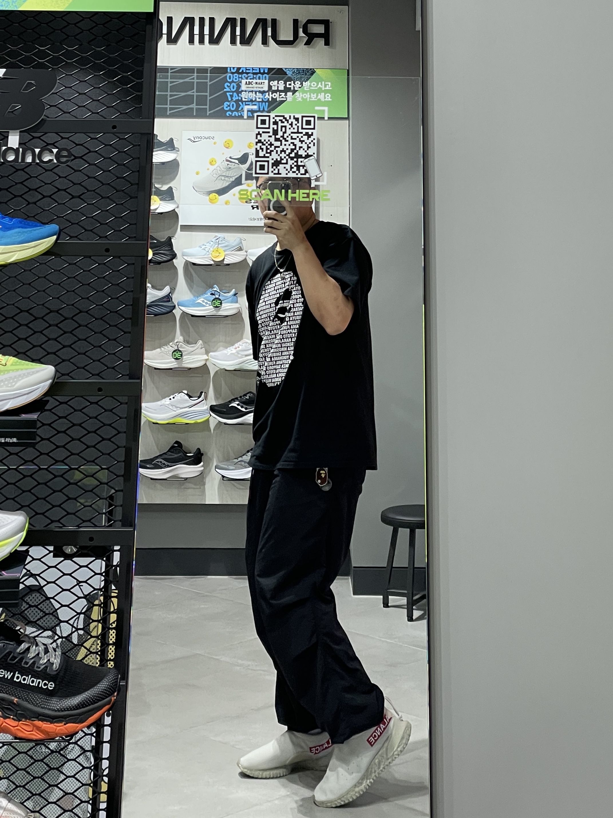 BAPE Japan Ape Head T-Shirt Black, Nike x Undercover Moc Flow SP Light Bone 착용 스타일