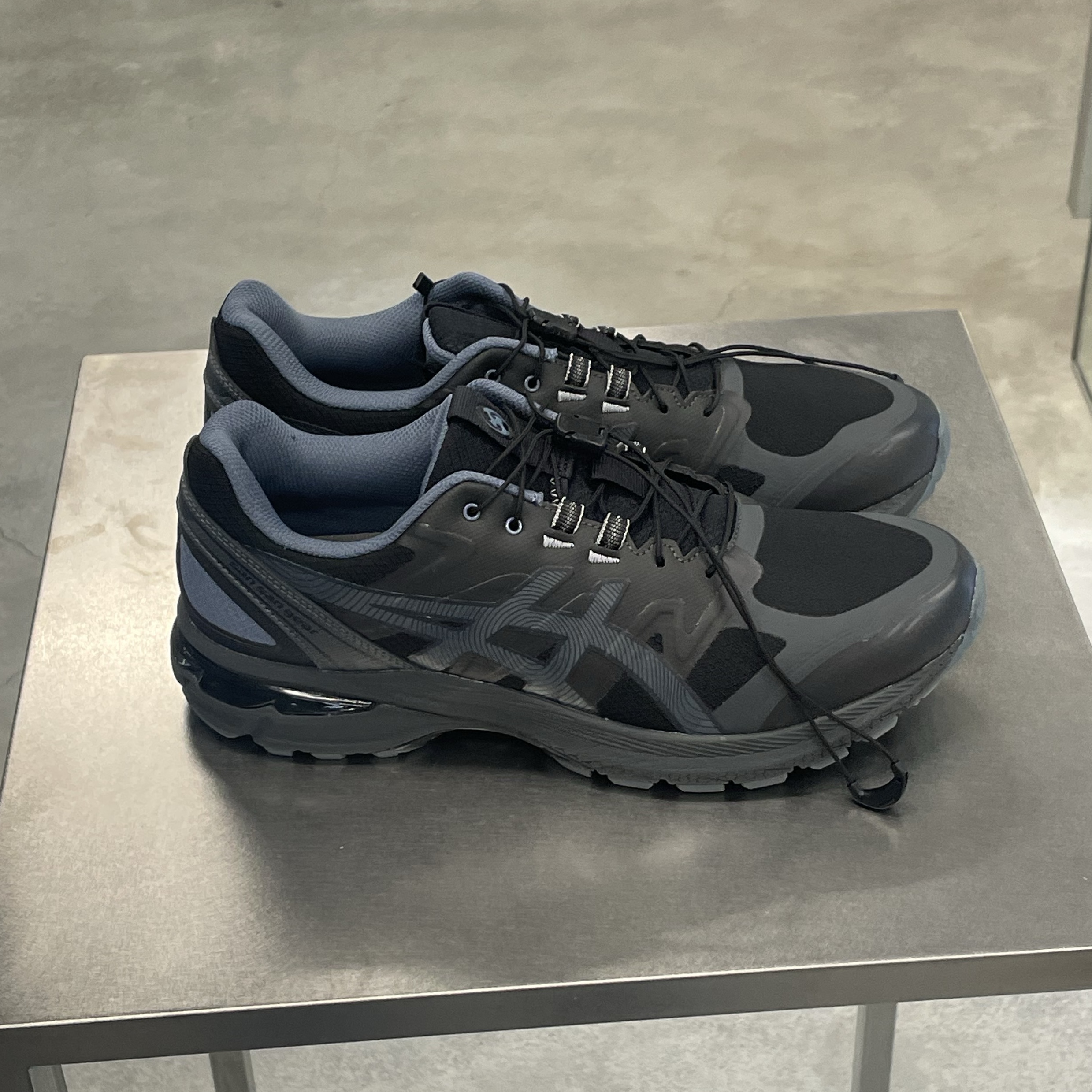 Asics x Sansan Gear Gel-Terrain Phantom Moon Mist 착용 스타일