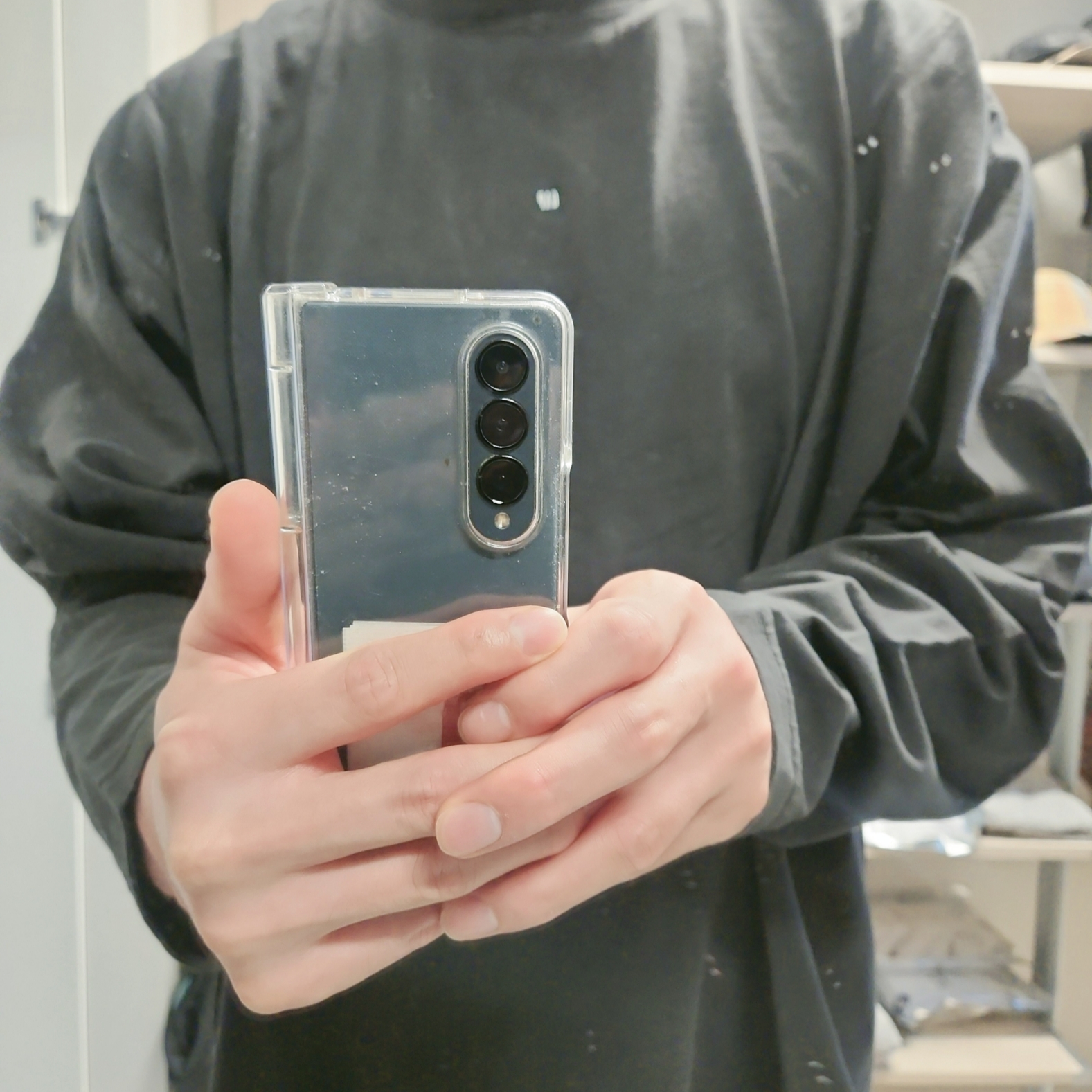 Yeezy Gap Engineered By Balenciaga Logo Long Sleeve T-Shirt Black 착용 스타일 - 1