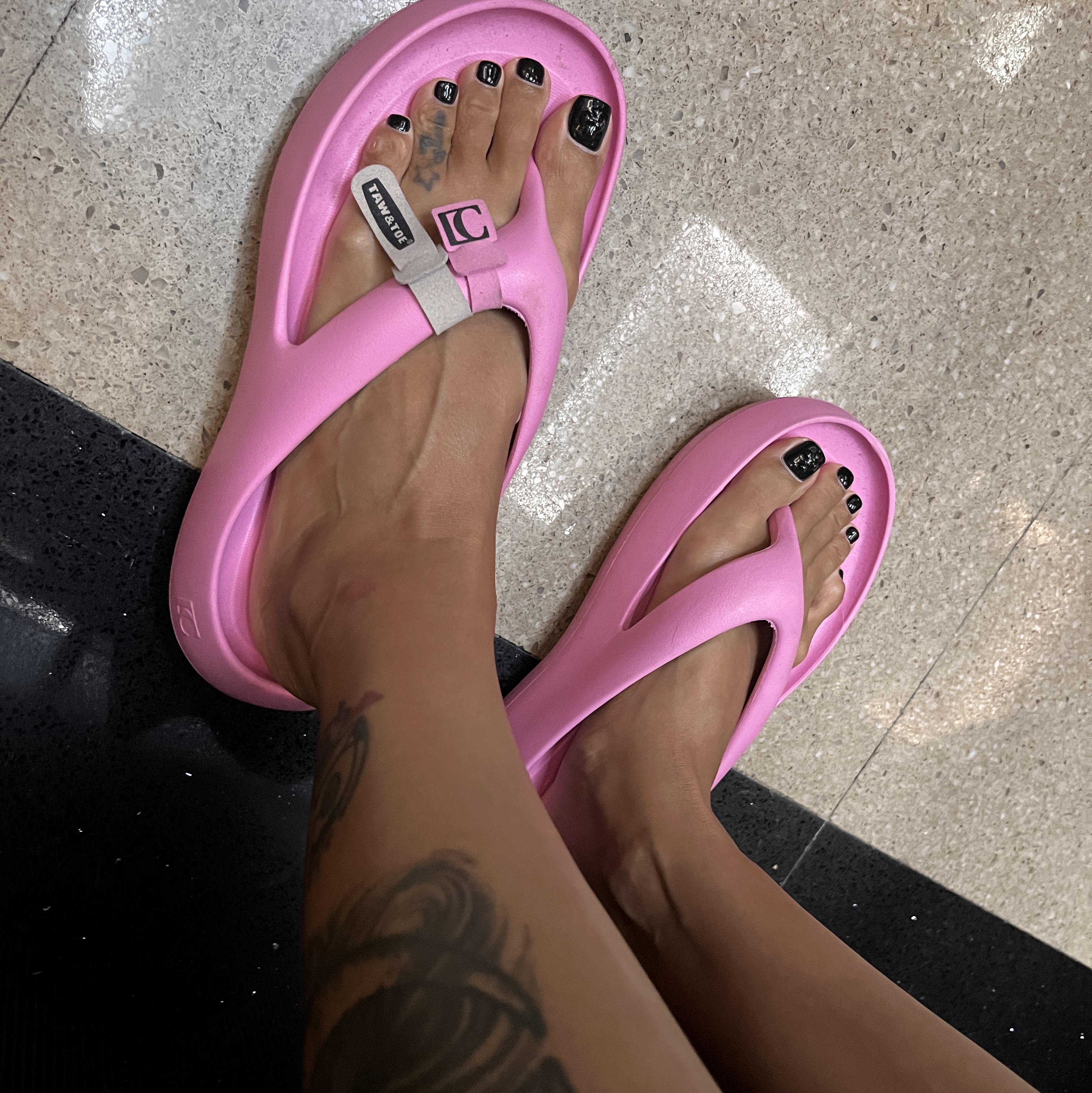 Taw&Toe x Low Classic Platform Flip Flop Black, Taw&Toe x Low Classic Platform Flip Flop Pink 착용 스타일 - 2