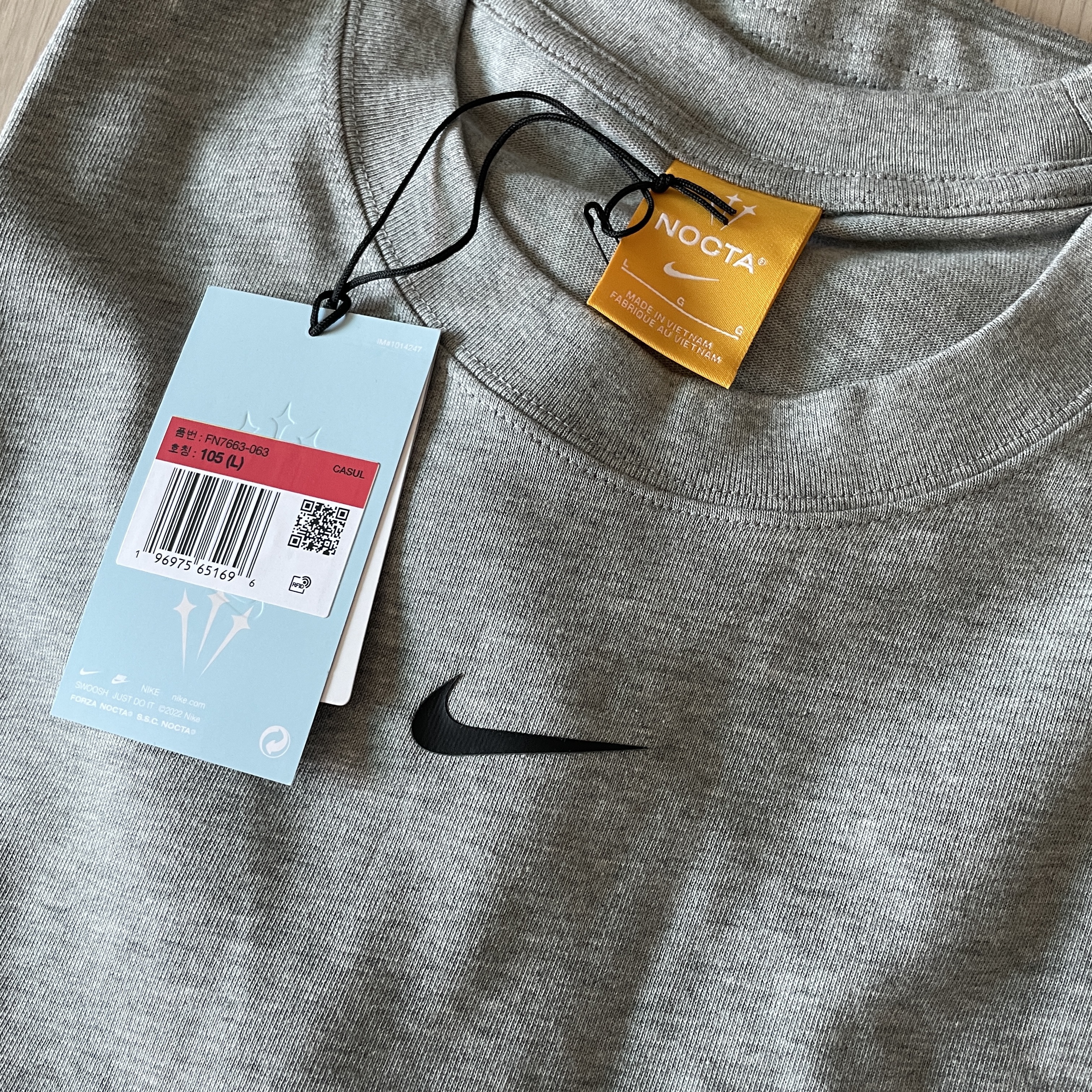 Nike x Drake Nocta Max 90 T-Shirt Dark Heather Grey (FN7663-063) 착용 스타일 - 3