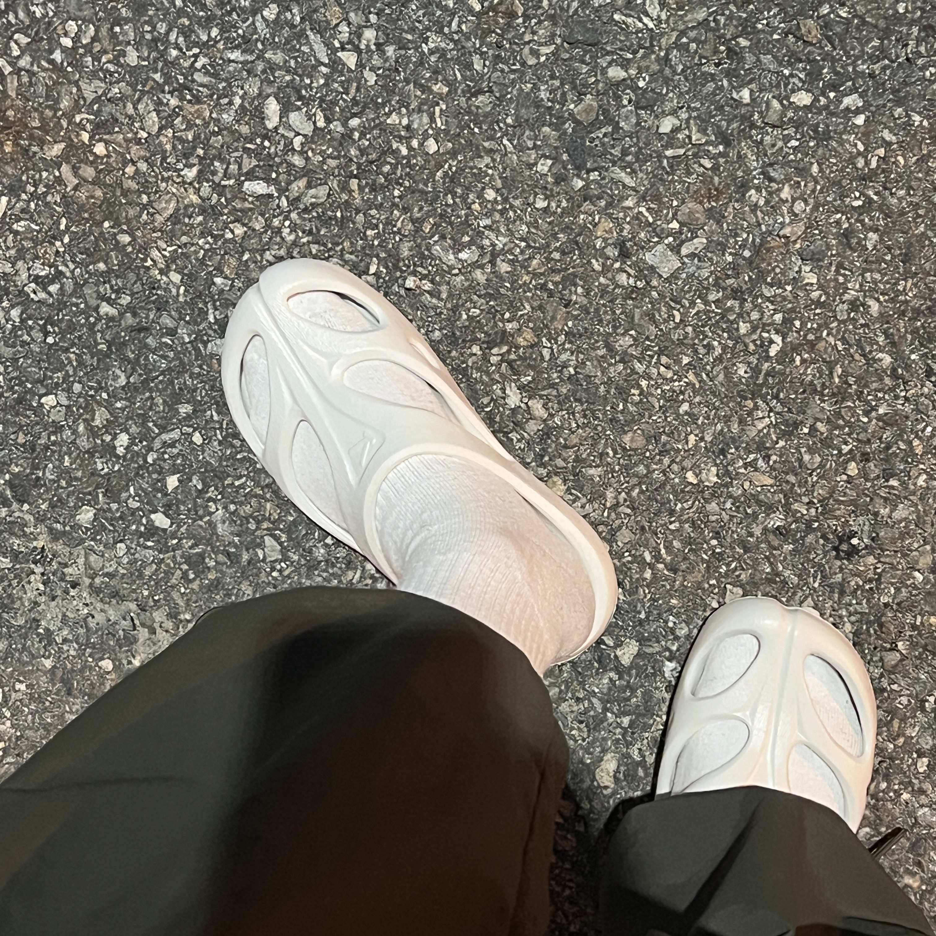 (W) Keen Shanti White Black 착용 스타일 - 2