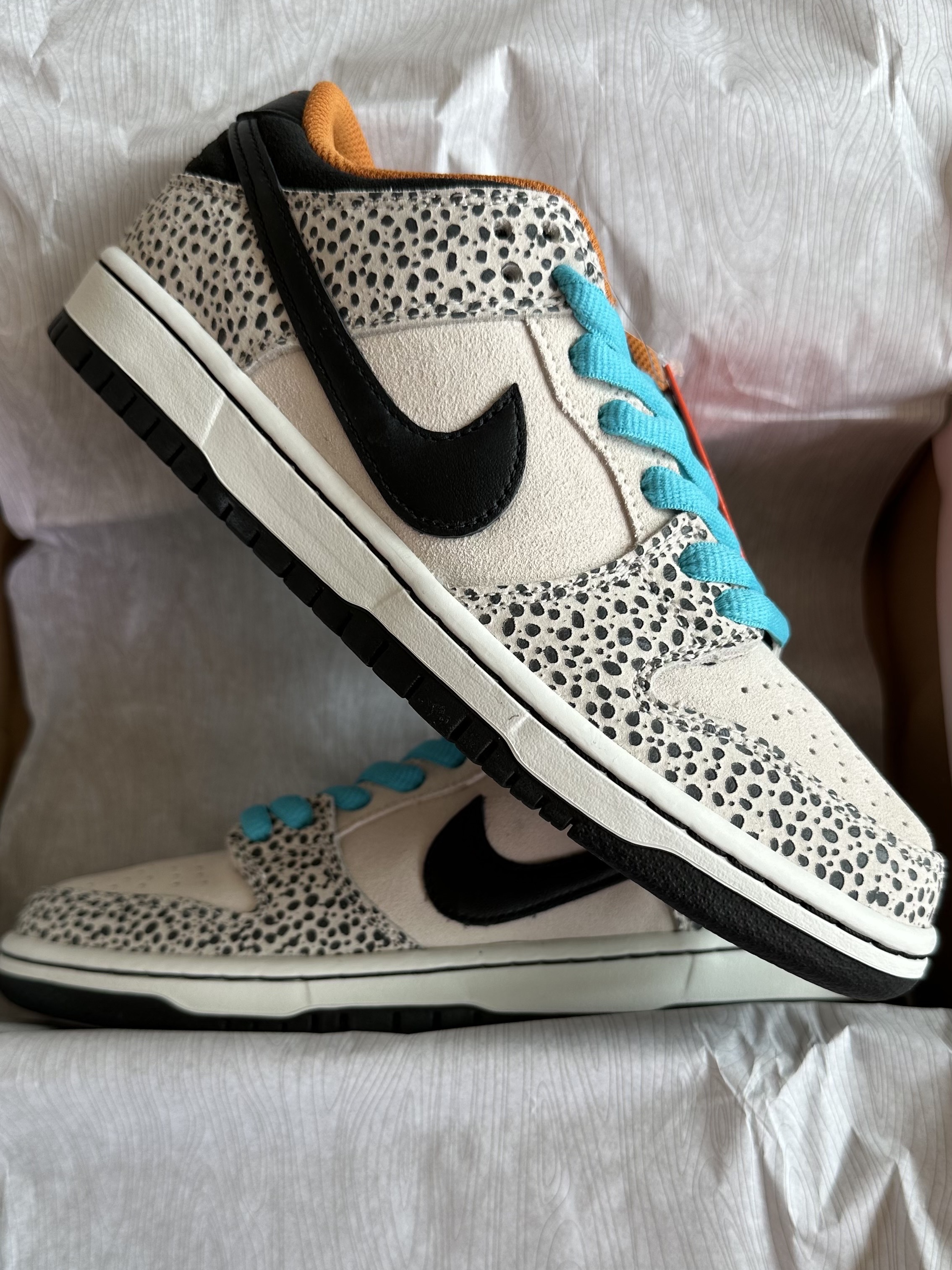 Nike SB Dunk Low Pro Electric Phantom and Black 착용 스타일 - 2