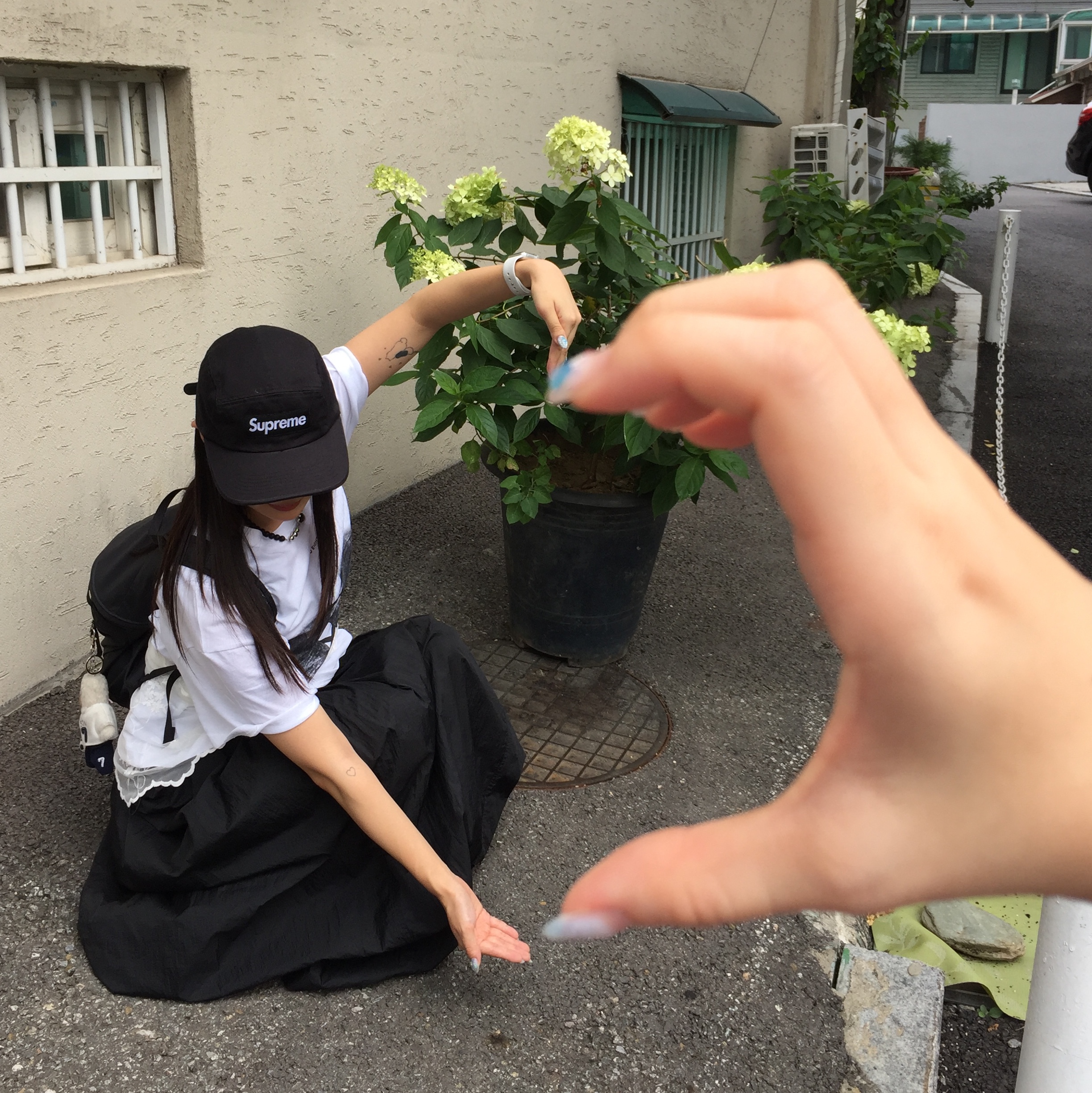 Supreme Washed Chino Twill Camp Cap Black, Monamhee x NOS7 SON.hee Keyring Cream 착용 스타일 - 1
