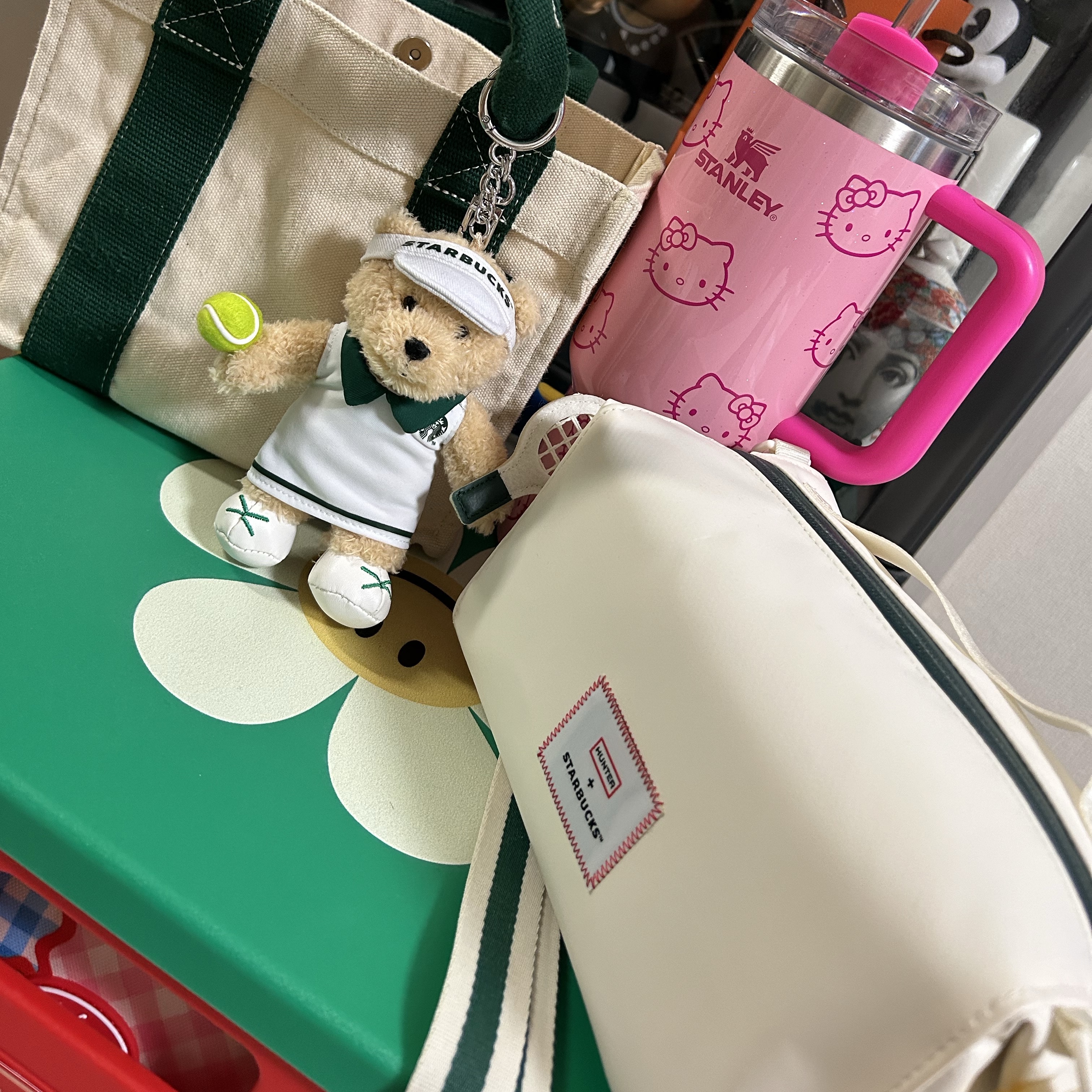 Starbucks Tennis Bearista Keychain, Starbucks x Hunter Two Way Pouch Ivory 착용 스타일