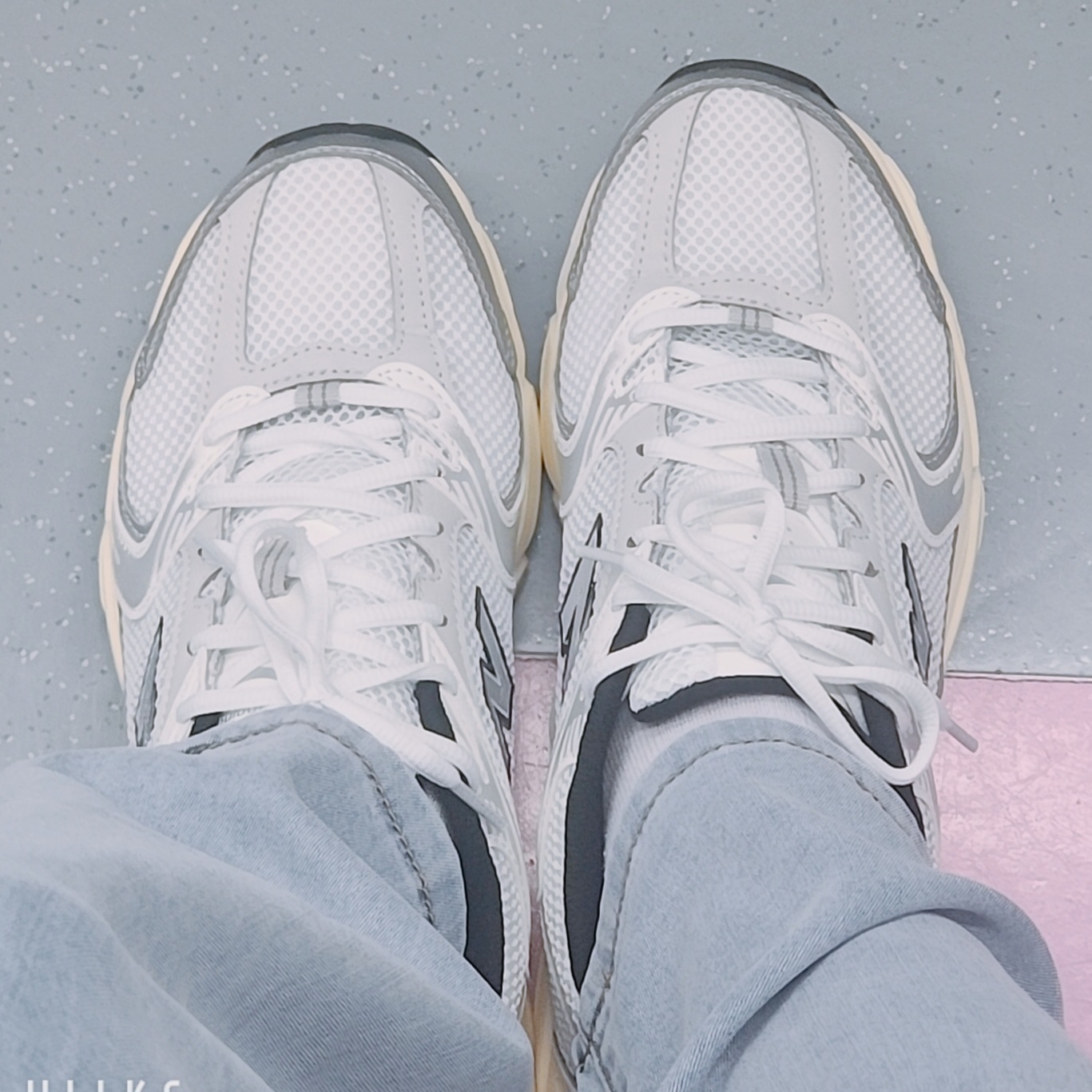 New Balance 530 Silver Cream 착용 스타일