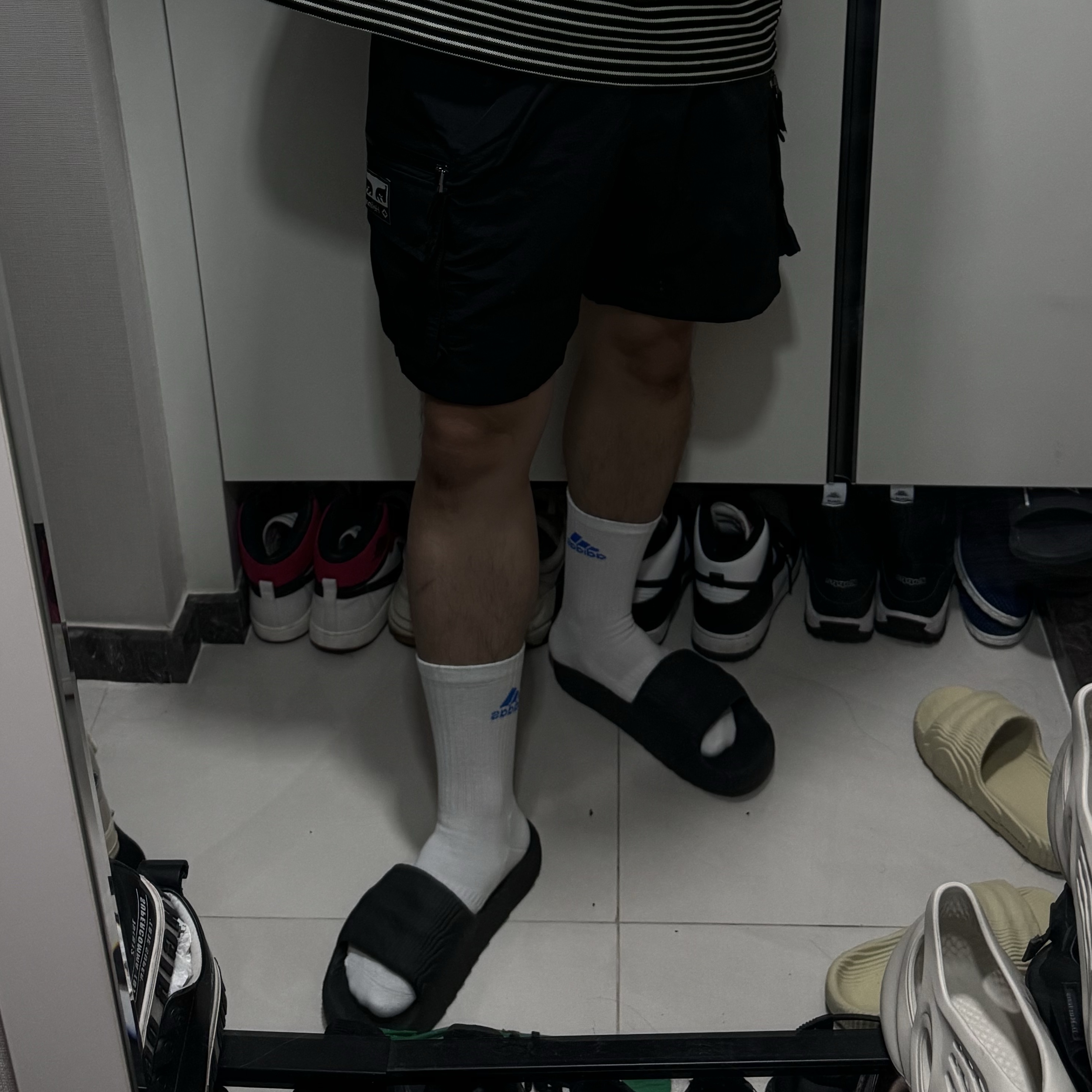 Helinox x Obey Camper's Cargo Shorts Black, Adidas Adilette 22 Carbon 착용 스타일