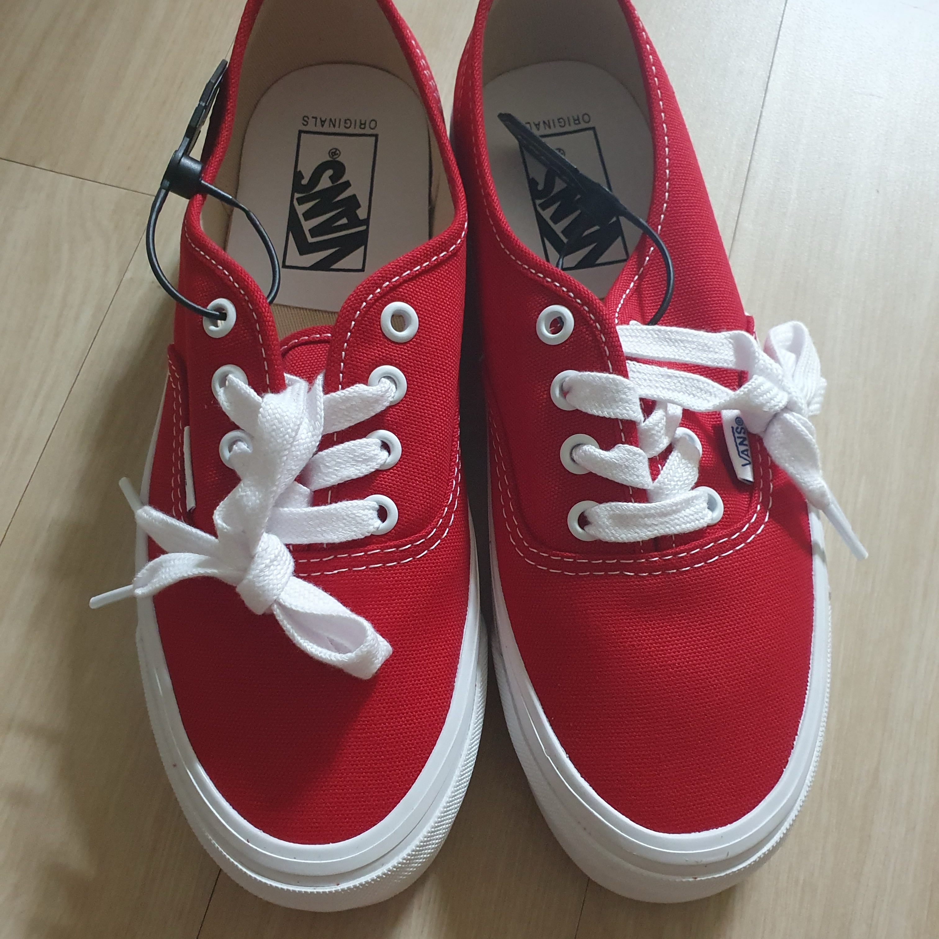 Vans Vault OG Authentic LX Red 착용 스타일