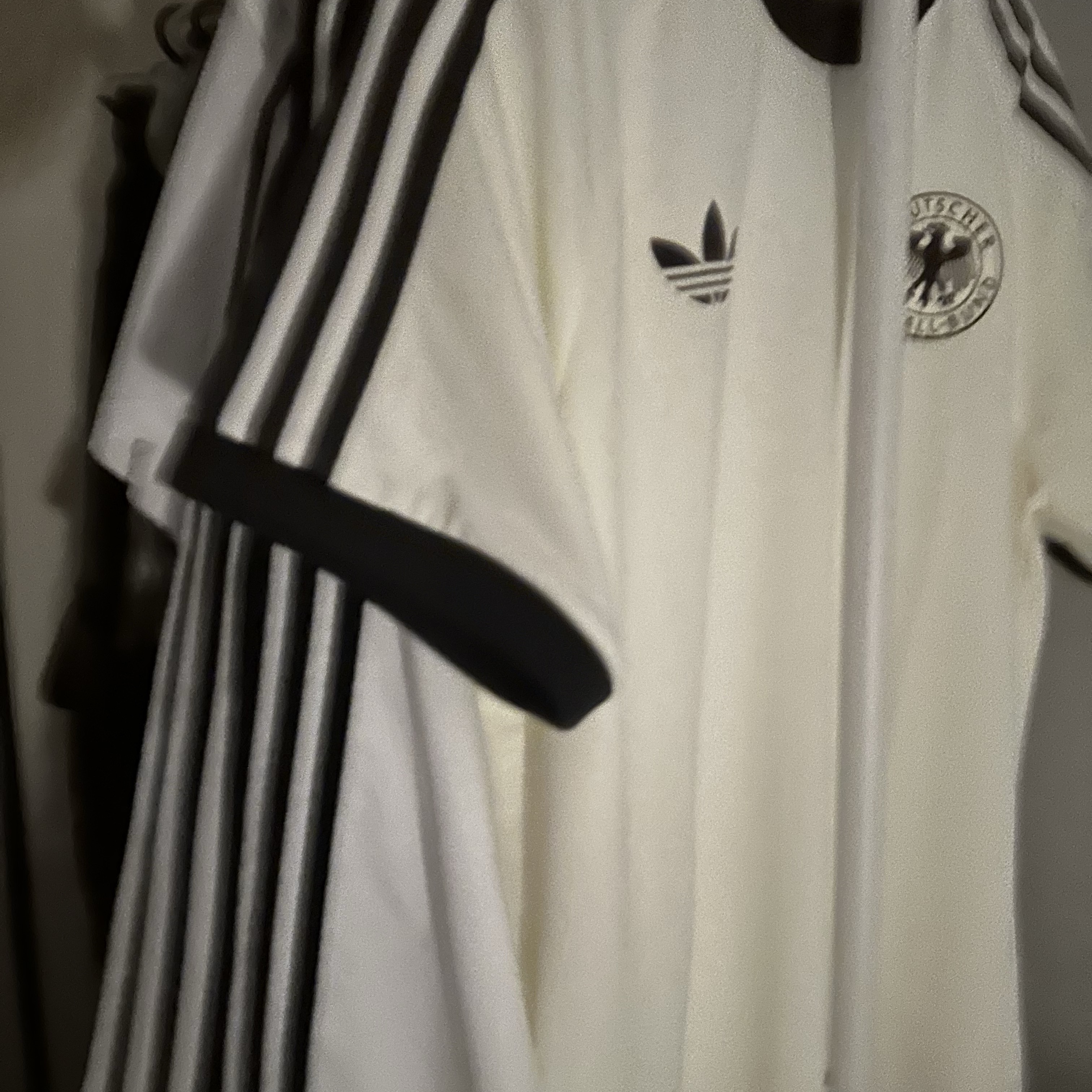 Adidas German Adicolor Classic 3-Stripes T-Shirt Off White - KR Sizing 착용 스타일