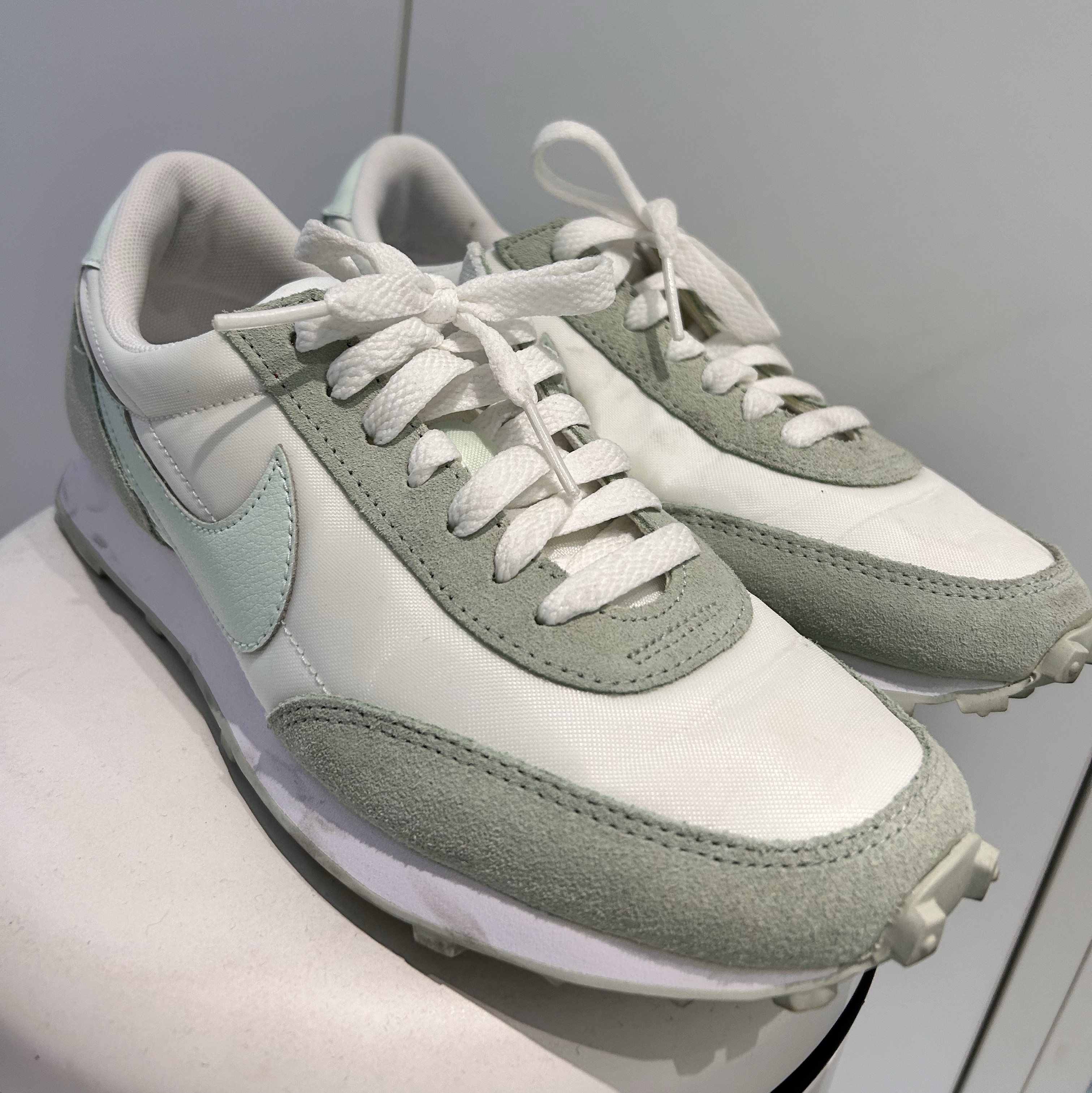 (W) Nike Daybreak Barely Green 착용 스타일