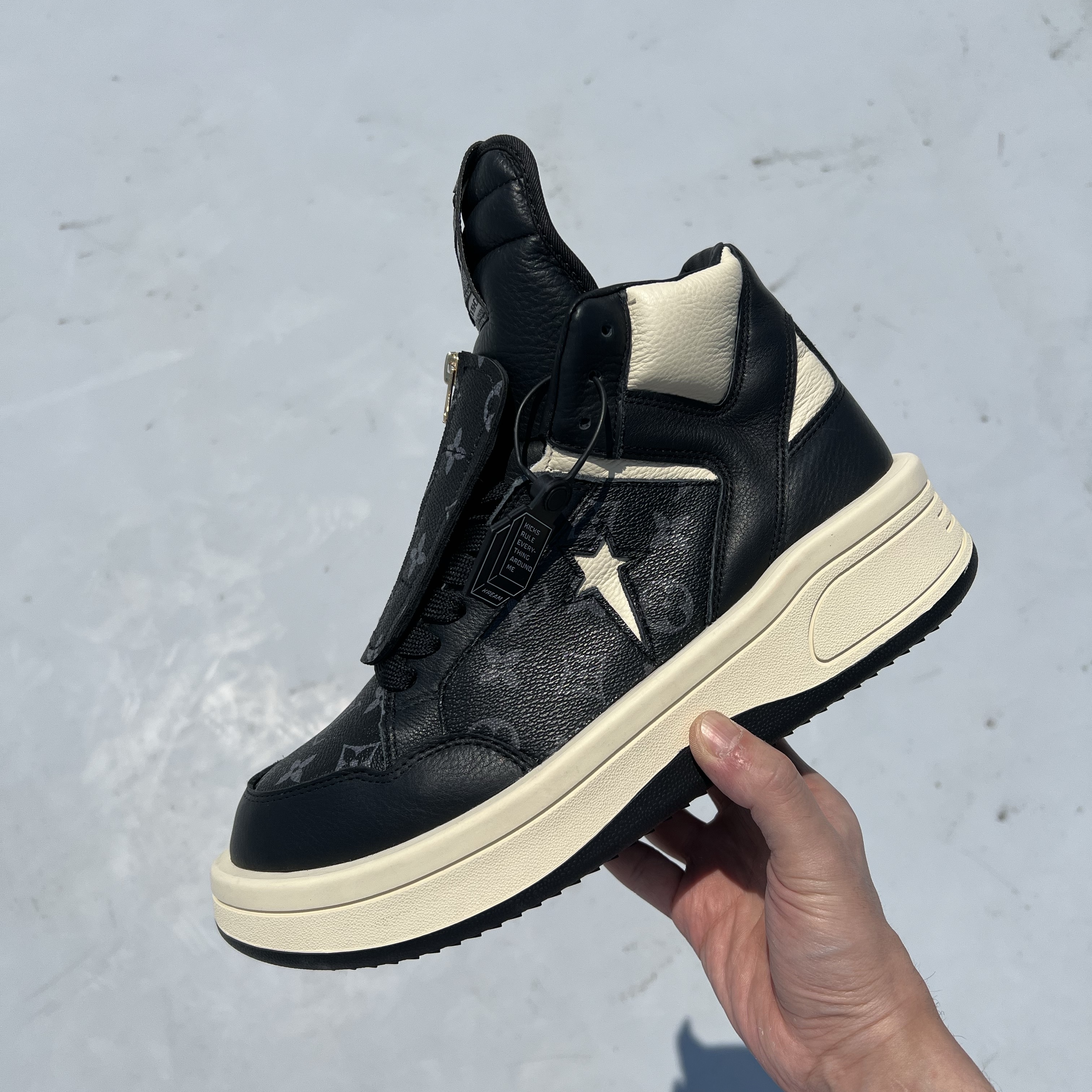 Converse x Drkshdw Turbowpn Black Cream 착용 스타일 - 2