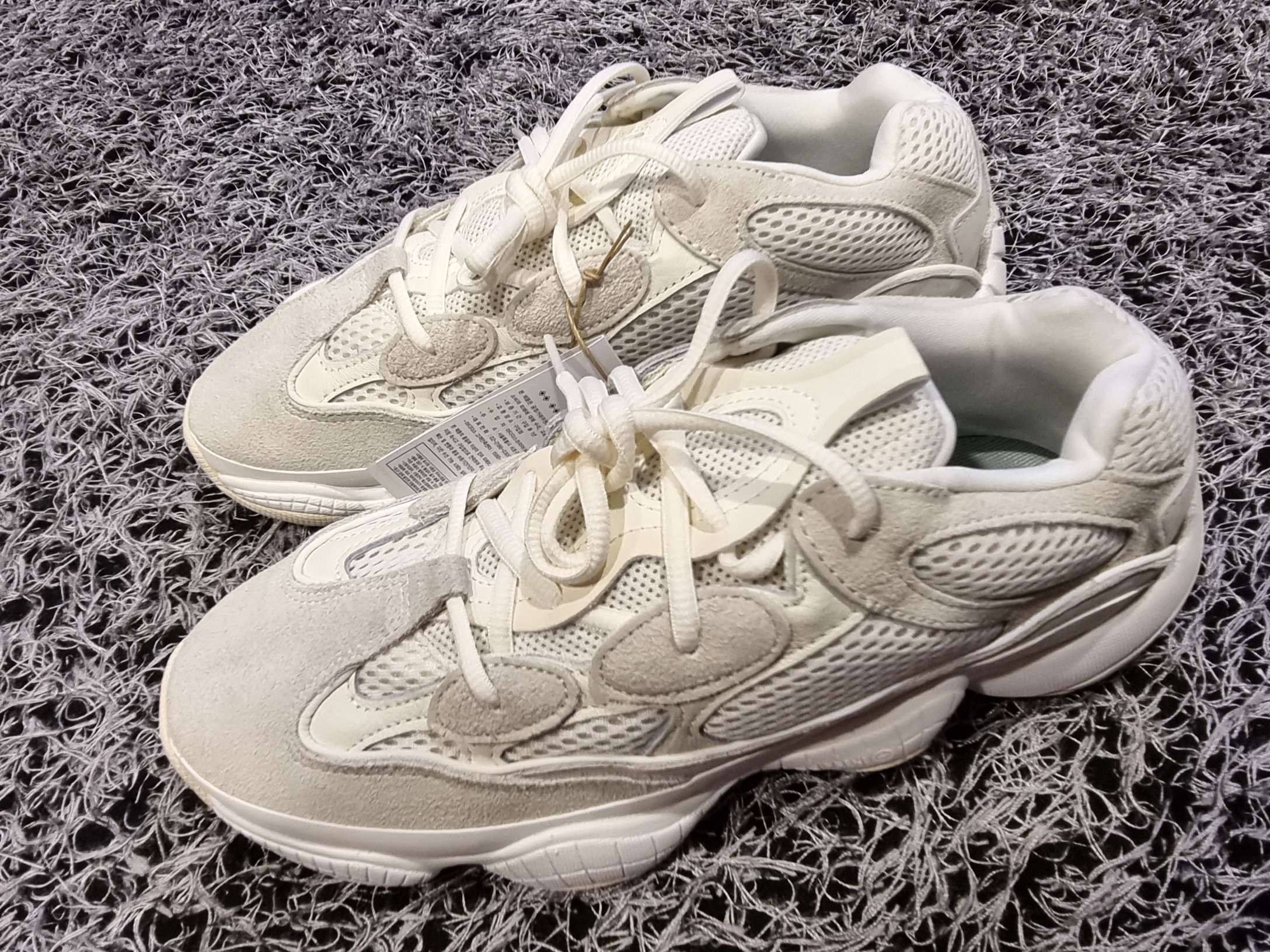 Adidas Yeezy 500 Bone White 착용 스타일 - 1