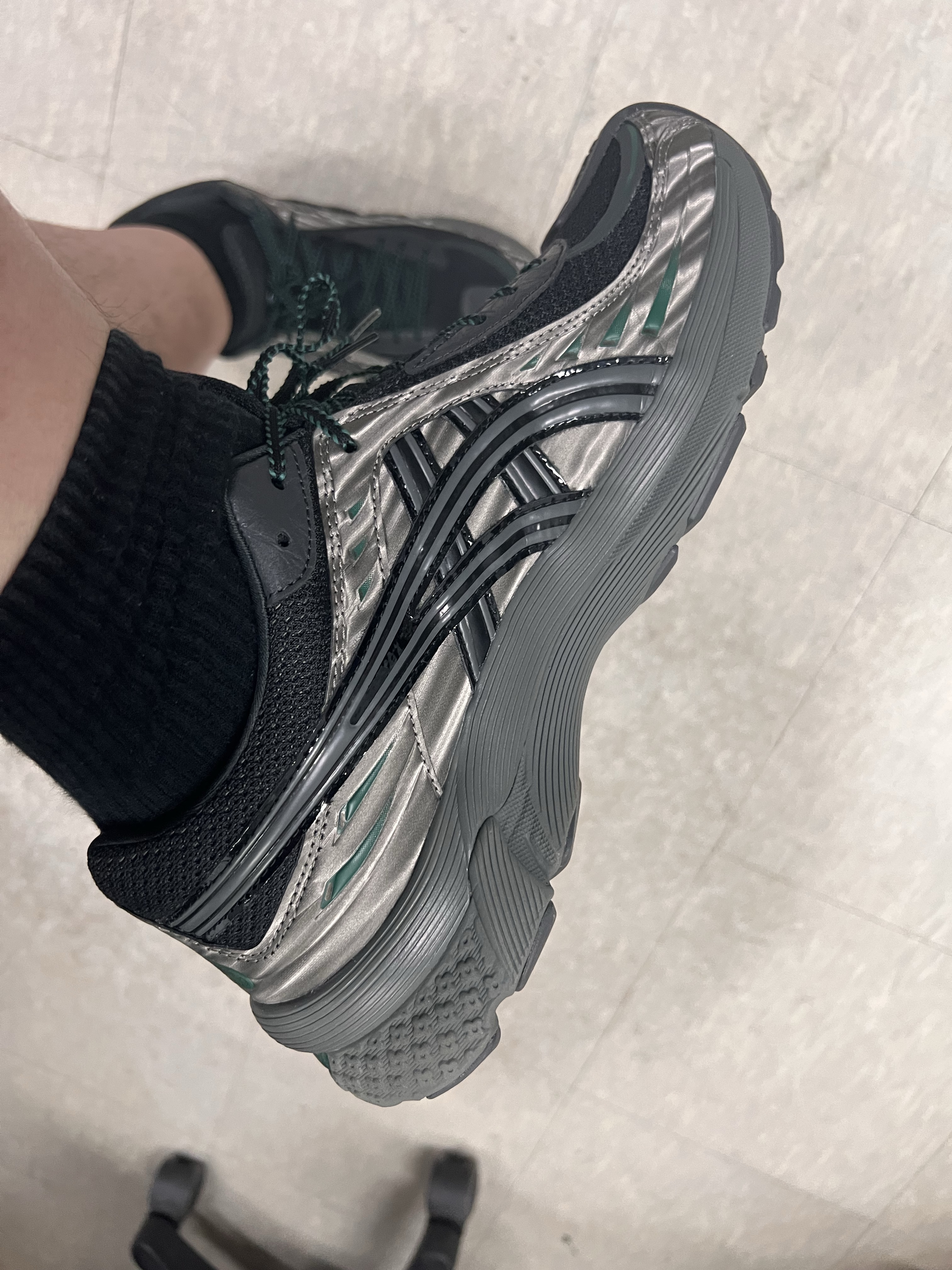 (W) Asics x Kiko Kostadinov Gel-Flammae Grey Black 착용 스타일 - 2