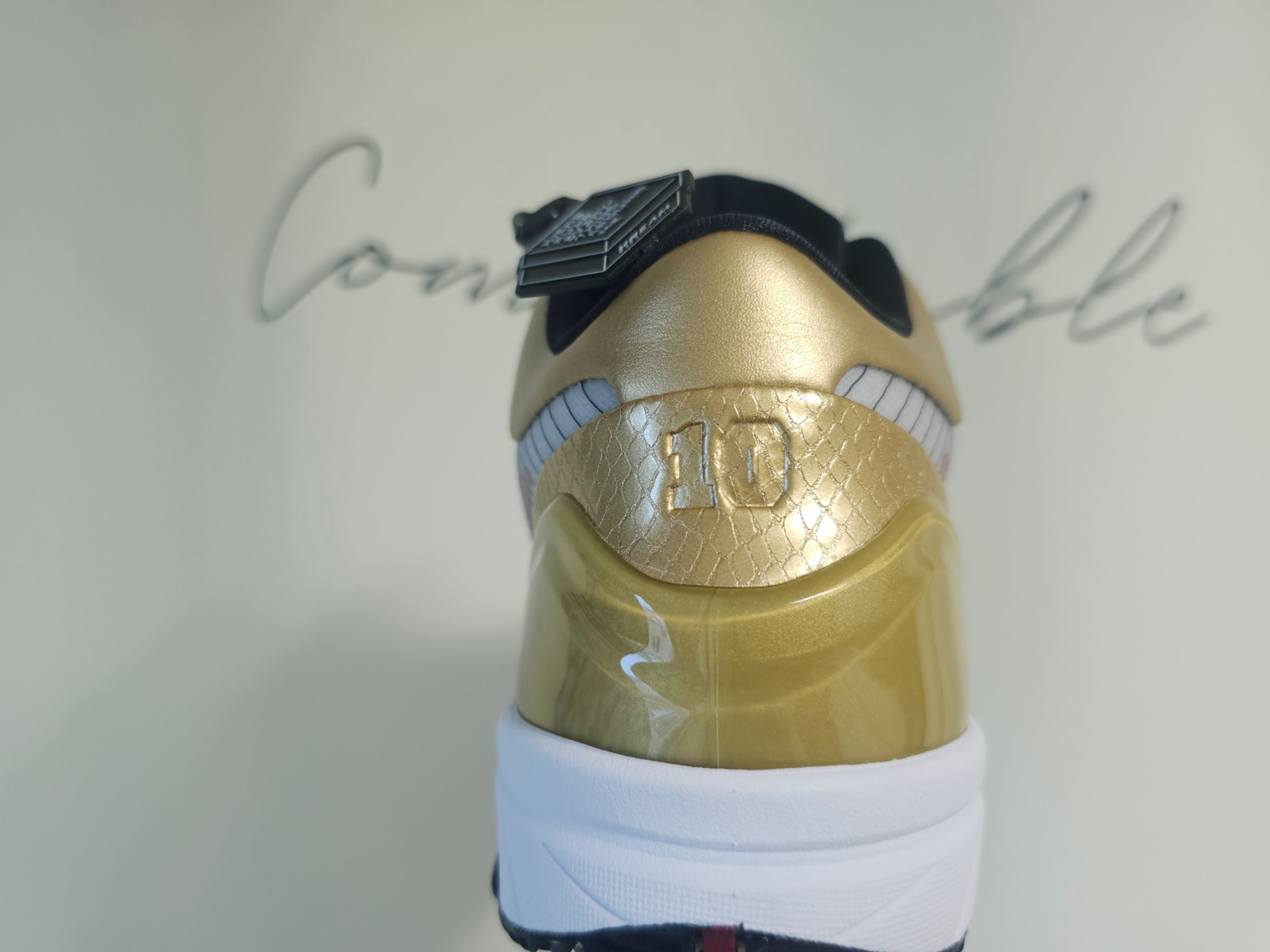 Nike Kobe 4 Protro Metallic Gold and Dark Obsidian 착용 스타일 - 3