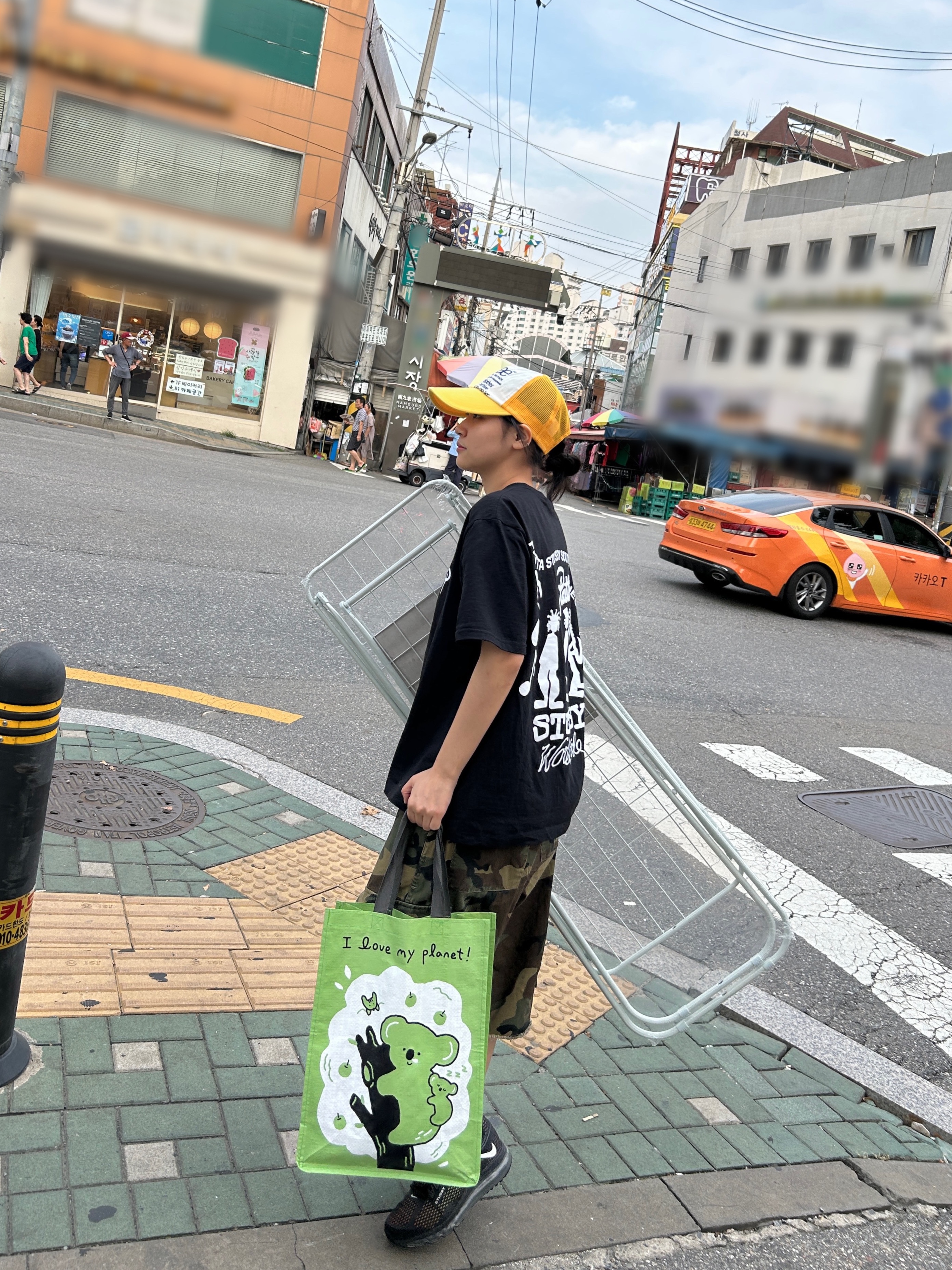 Stussy x Patta Sound Connection T-Shirt Black, Aeae Web Logo Mesh Cap Yellow Navy 착용 스타일