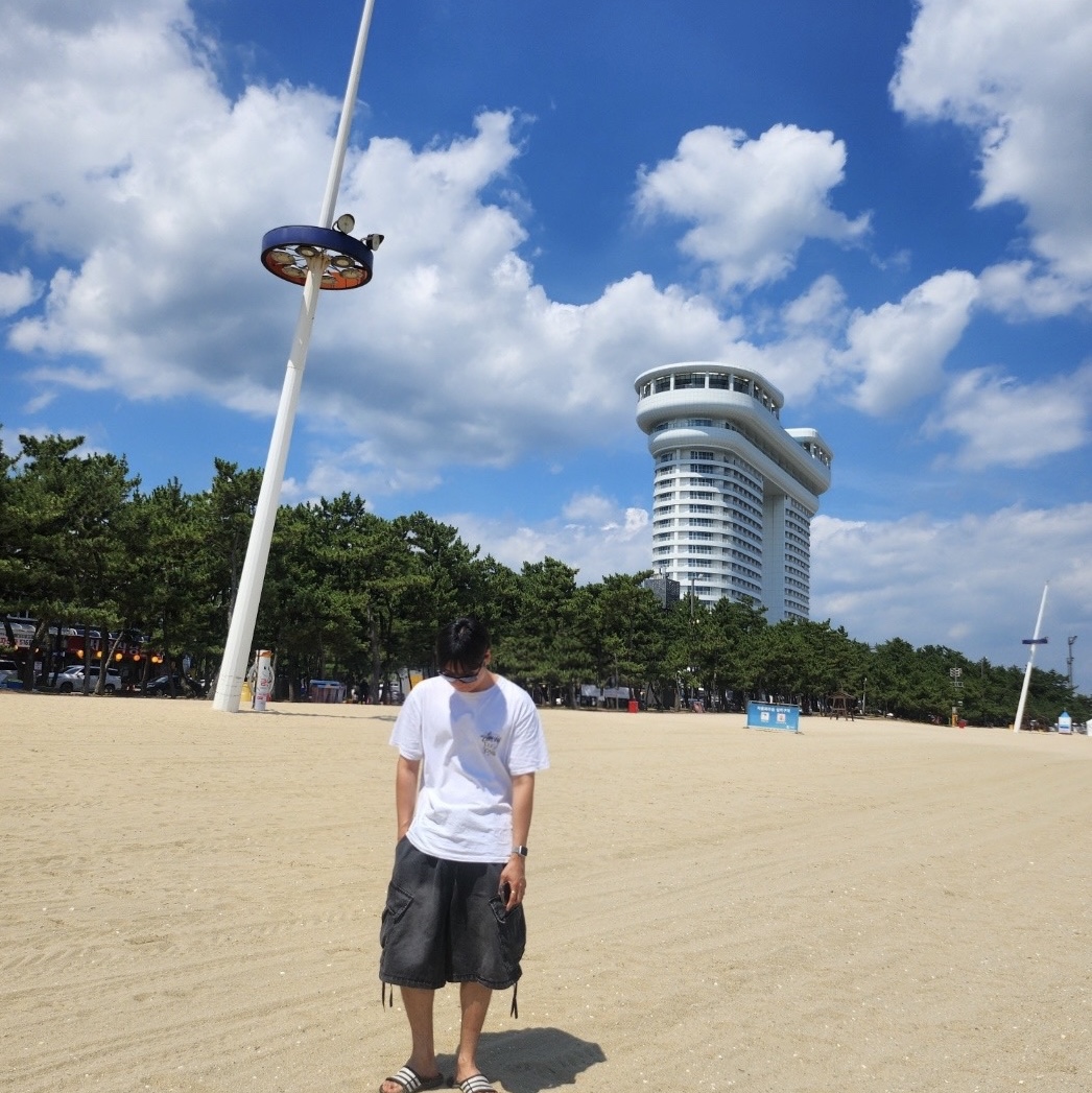Stussy Tough Gear T-Shirt White 착용 스타일 - 4