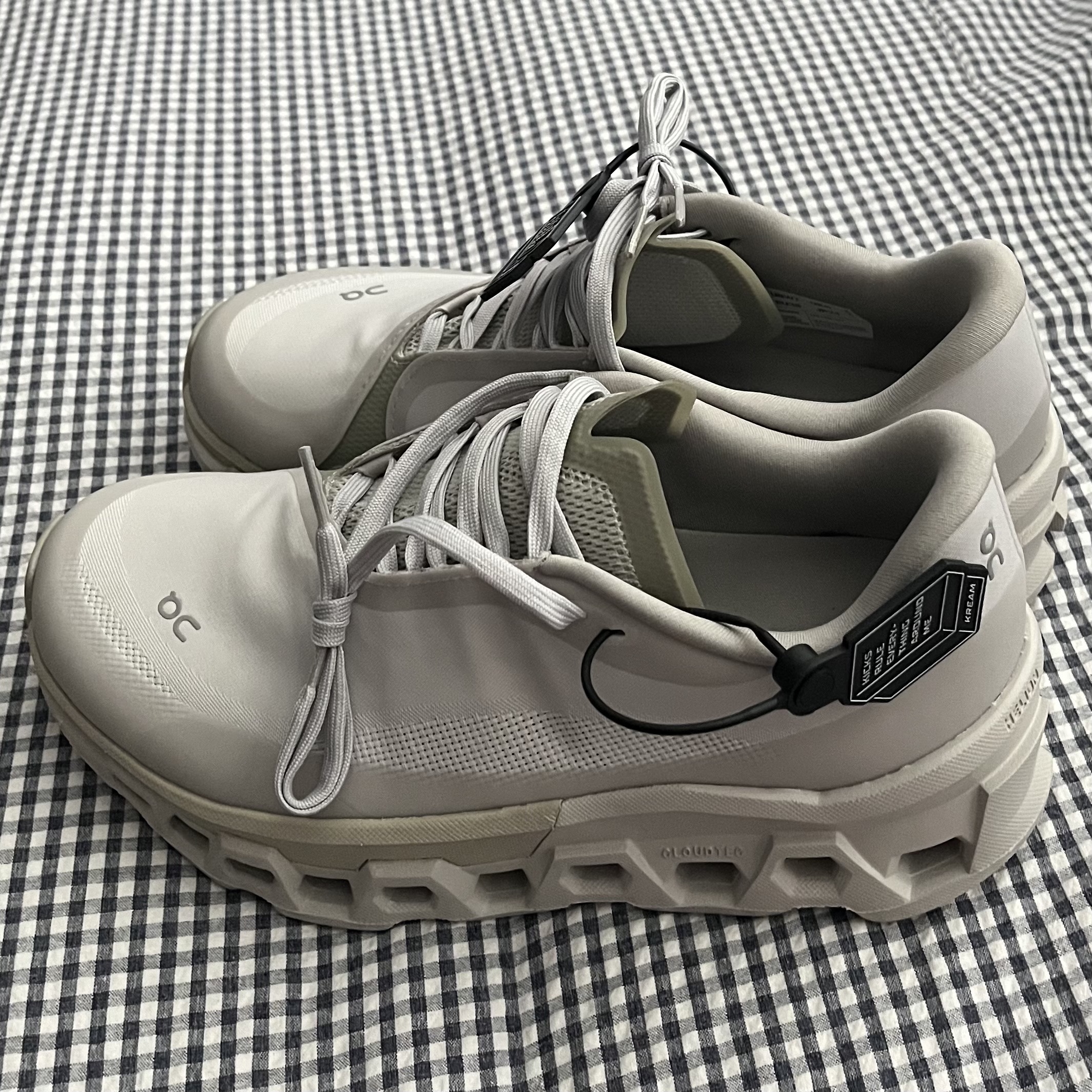 (W) On Running x Post Archive Faction (Paf) Cloudmonster 2 Moondust Chalk 착용 스타일 - 1