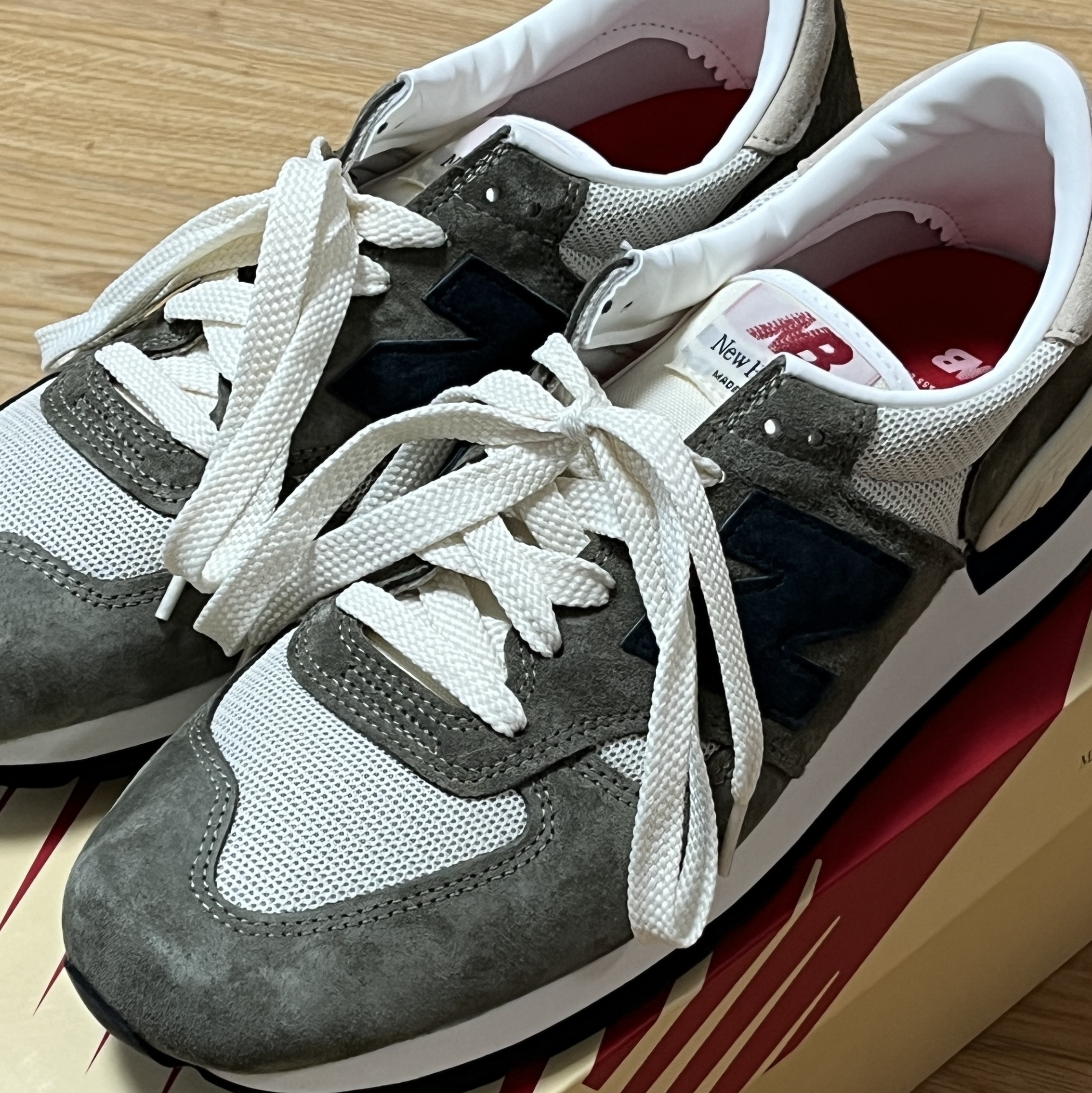 New Balance 990v1 Made in USA Olive 착용 스타일