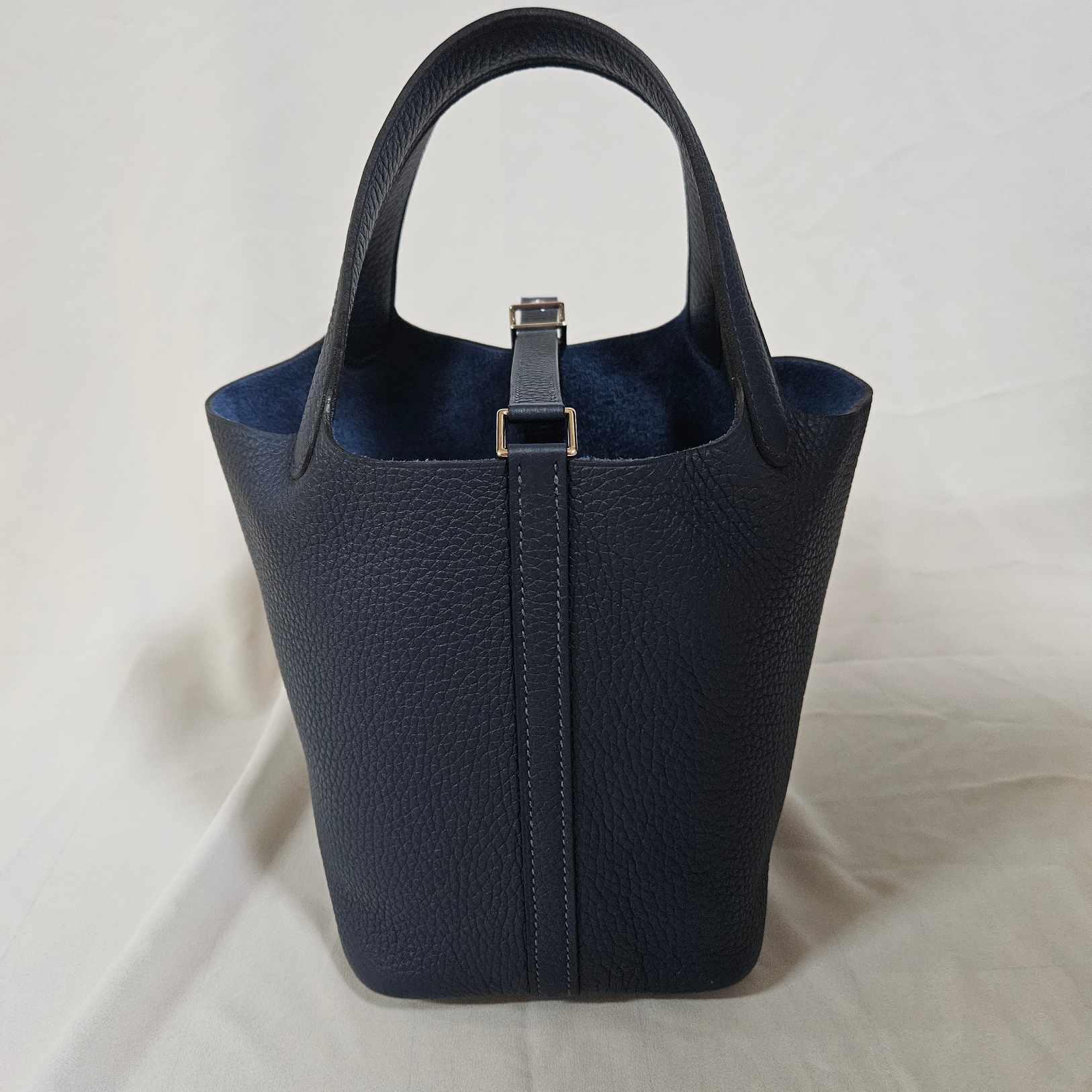 Hermes Picotin Lock 18 Bag Clemence & Palladium Bleu de Prusse 착용 스타일 - 2