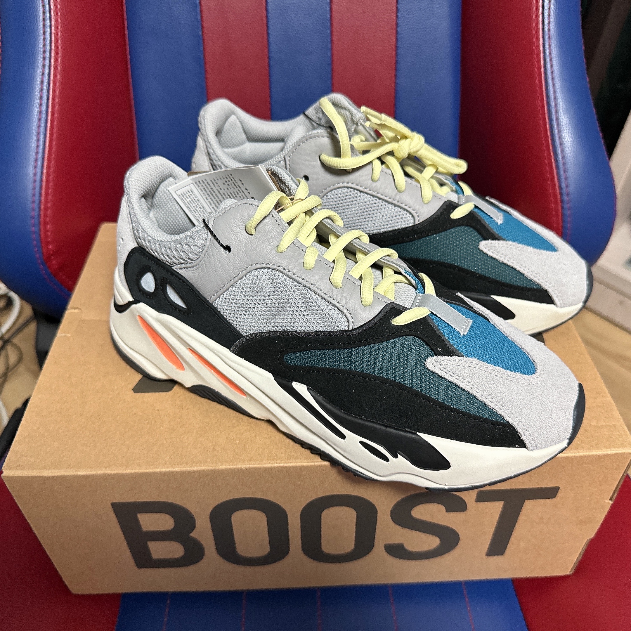 Adidas Yeezy Boost 700 Wave Runner Solid Grey 2021/2022 착용 스타일