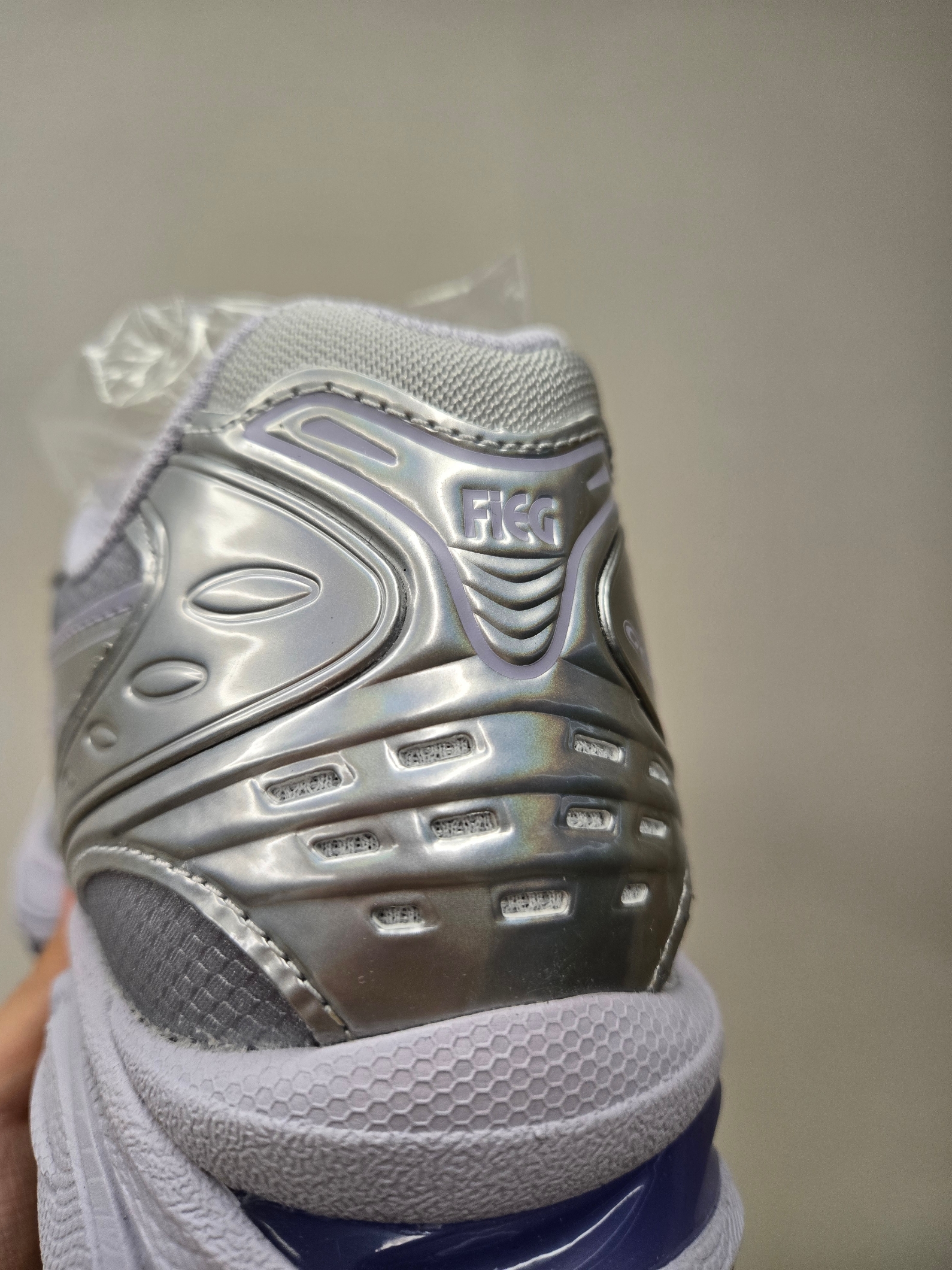 Asics x Kith x Marvel Gel-Kayano 14 Silver Surfer 착용 스타일 - 3