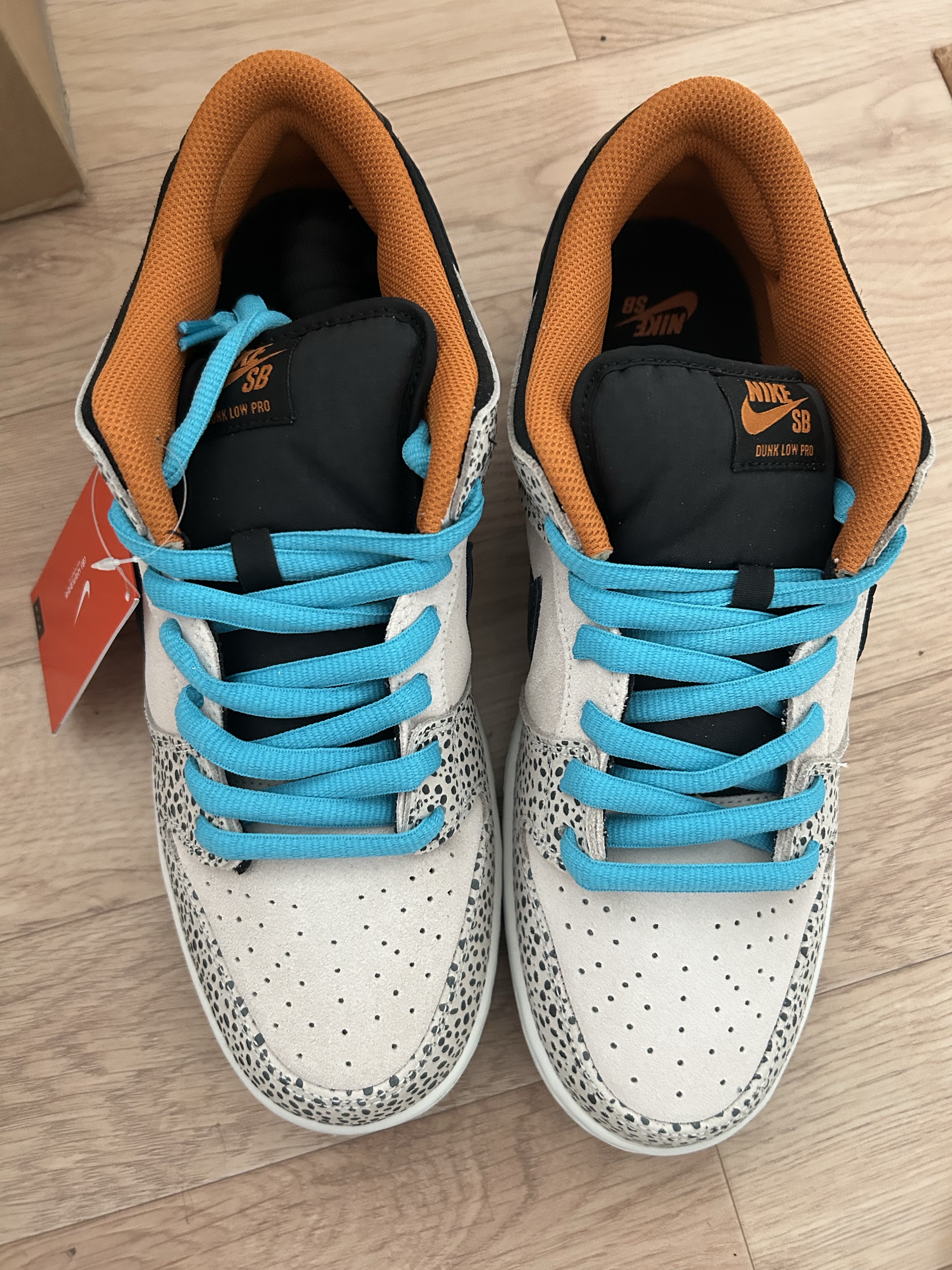 Nike SB Dunk Low Pro Electric Phantom and Black 착용 스타일 - 1