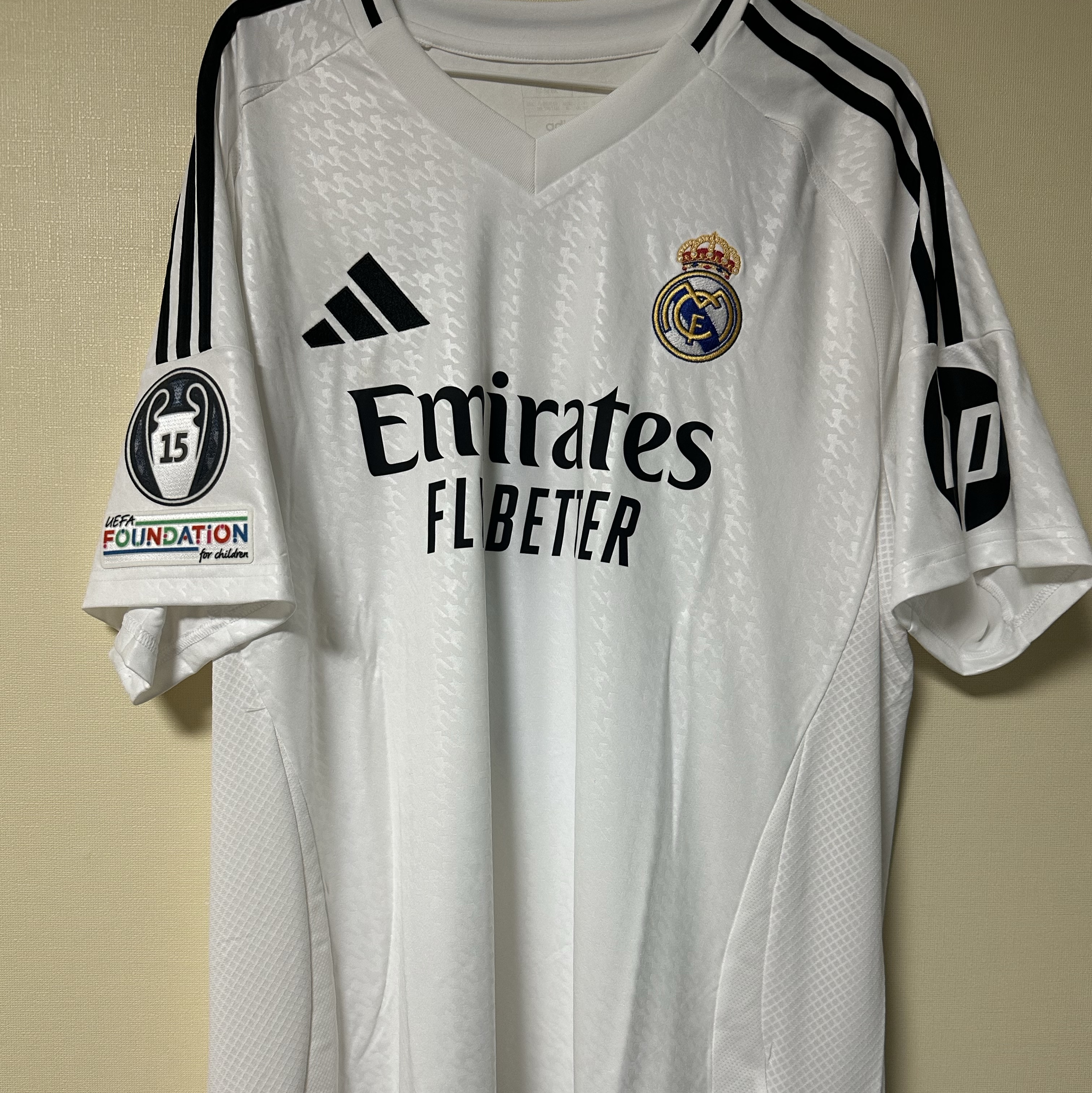 Adidas Real Madrid 2024/25 Home Jersey White - KR Sizing (Non Marking Ver.), Adidas Real Madrid 2023/24 Home Jersey White - KR Sizing (Non Marking Ver.) 착용 스타일 - 1