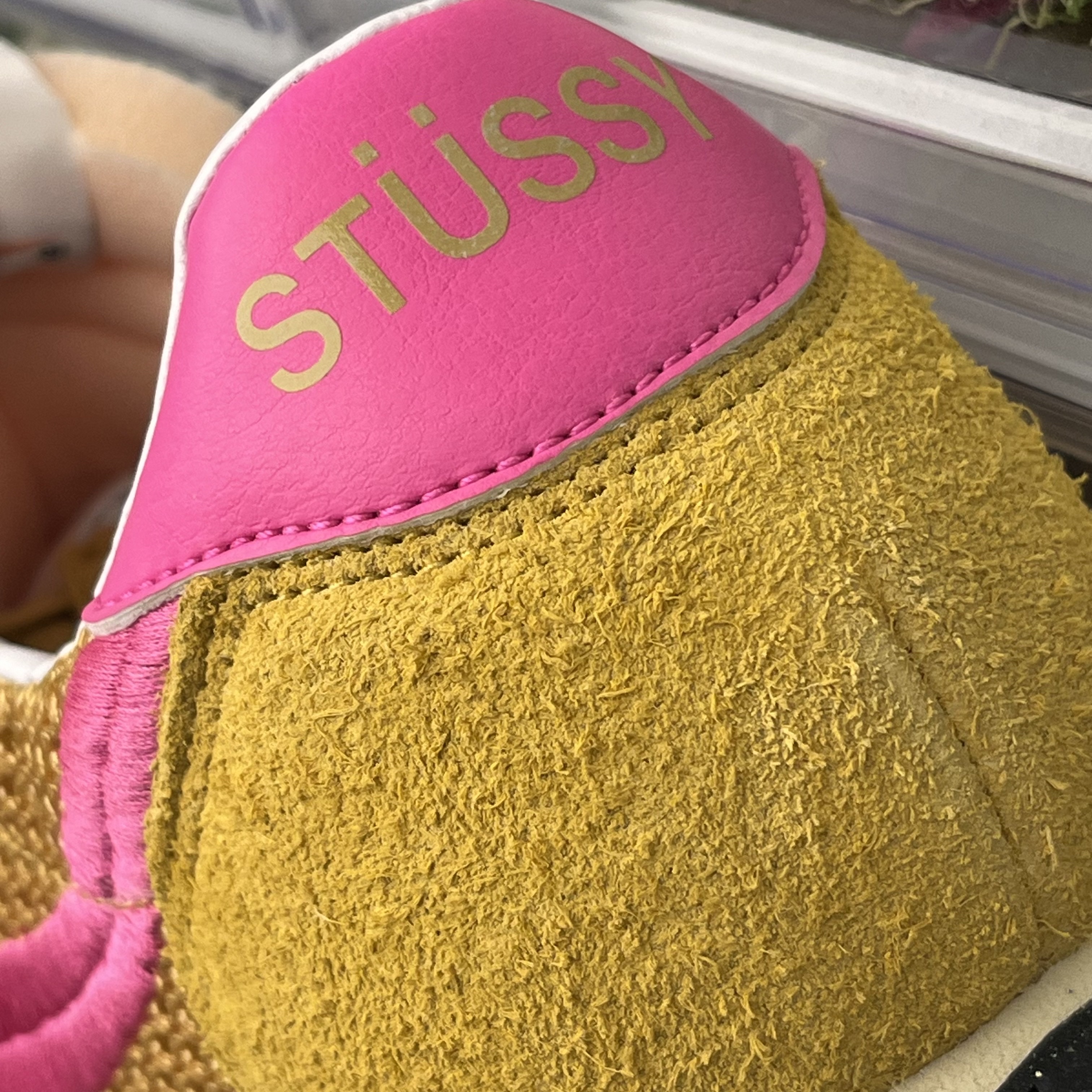Nike x Stussy LD-1000 SP Sanded Gold and Laser Fuchsia 착용 스타일 - 3