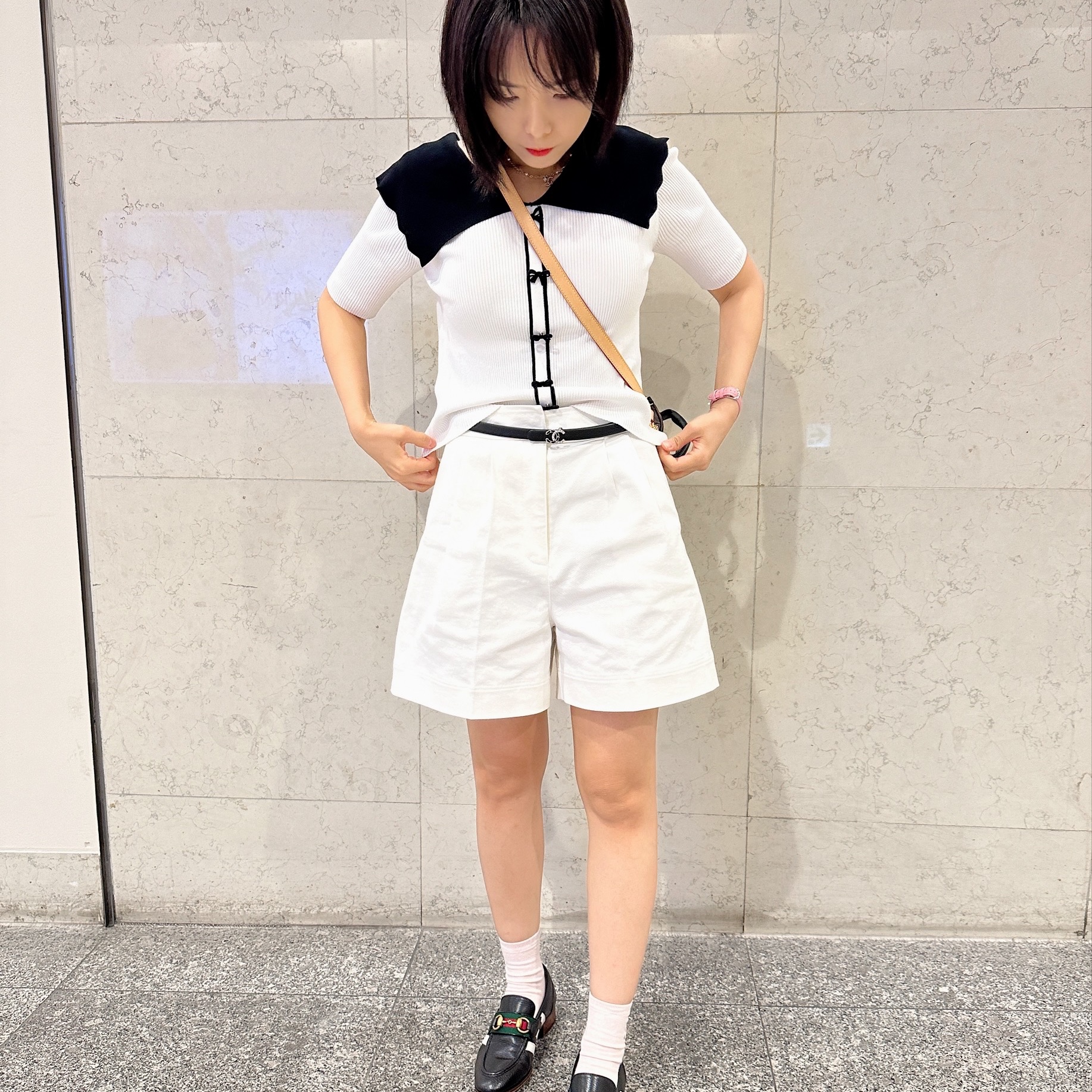 (W) Gucci x Adidas Loafers Black 착용 스타일