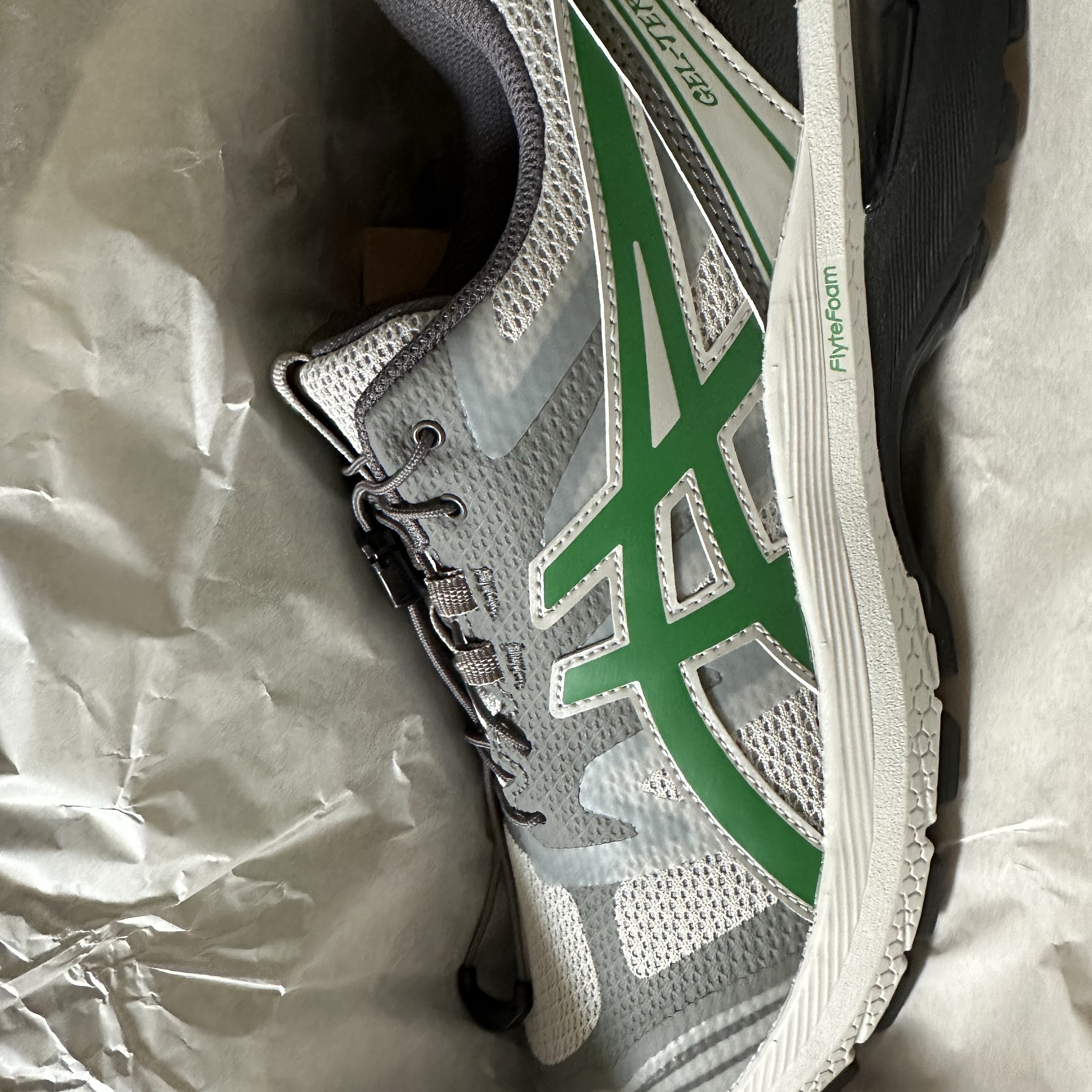 Asics x Sansan Gear Gel-Terrain Grey Violet Jolly Green 착용 스타일