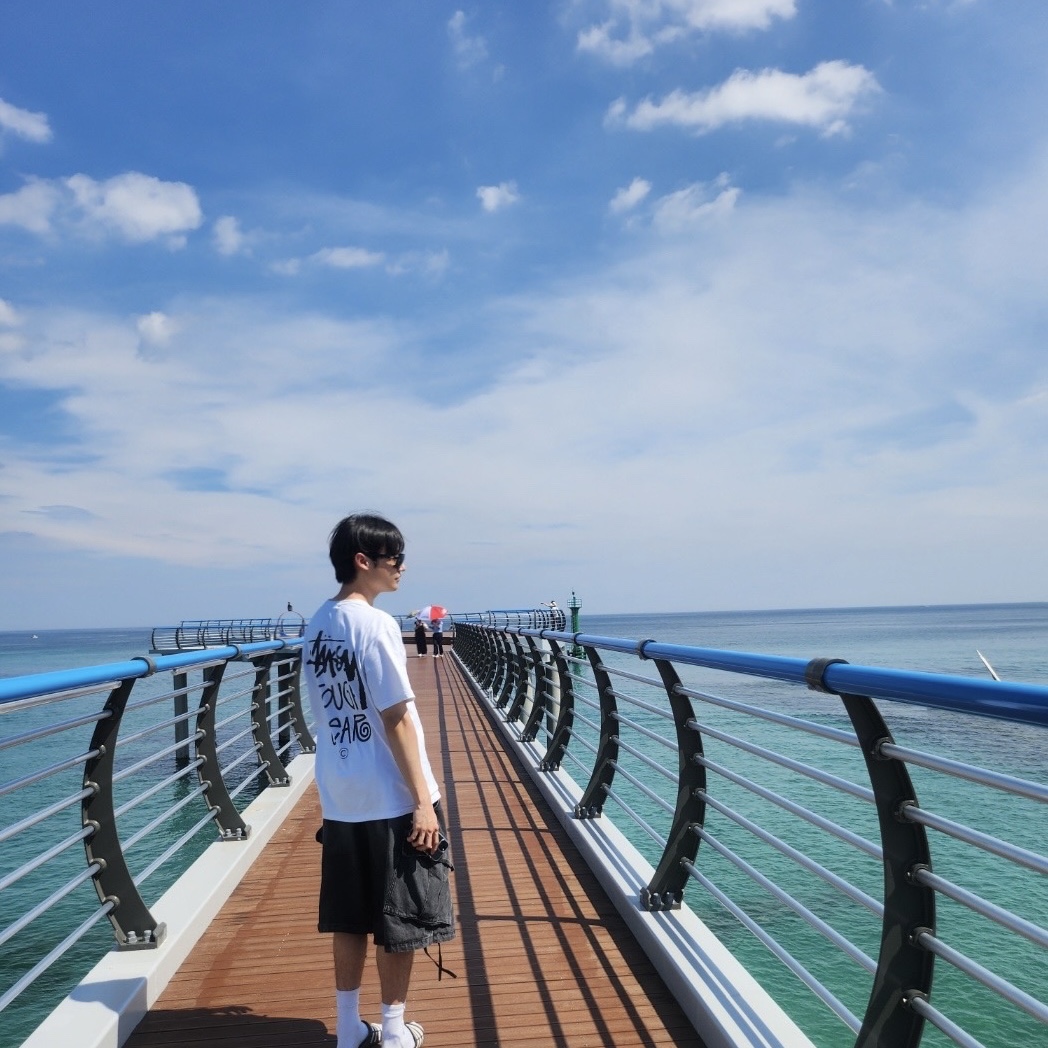 Stussy Tough Gear T-Shirt White 착용 스타일 - 5