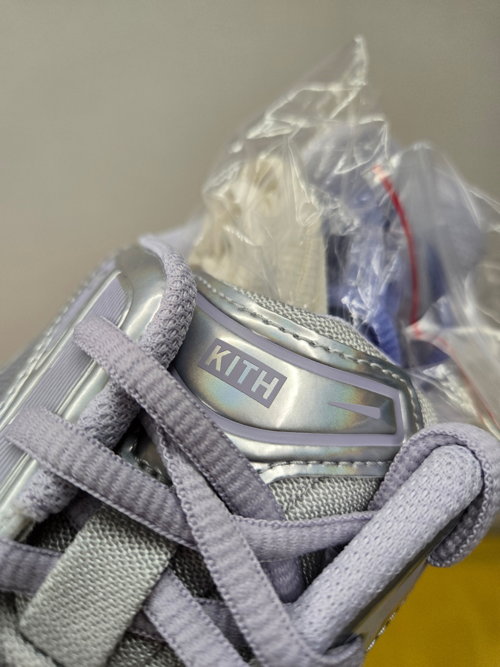 Asics x Kith x Marvel Gel-Kayano 14 Silver Surfer 착용 스타일 - 5
