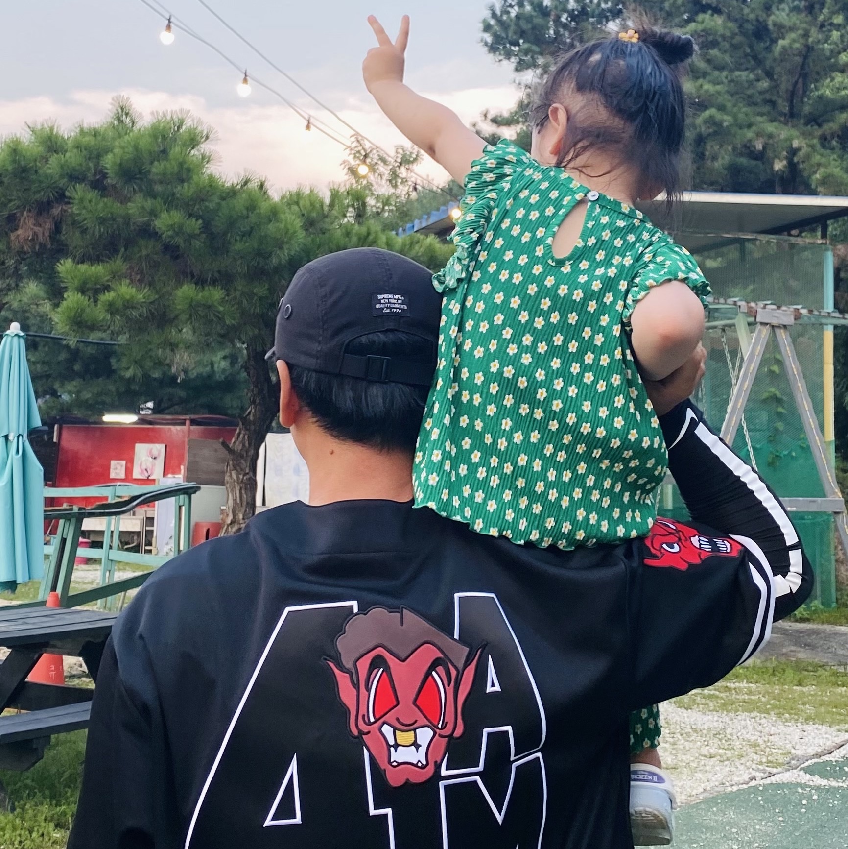 Supreme Mitchell & Ness Downtown Hell Baseball Jersey Black - 23FW, Supreme Military Camp Cap Black - 23SS 착용 스타일