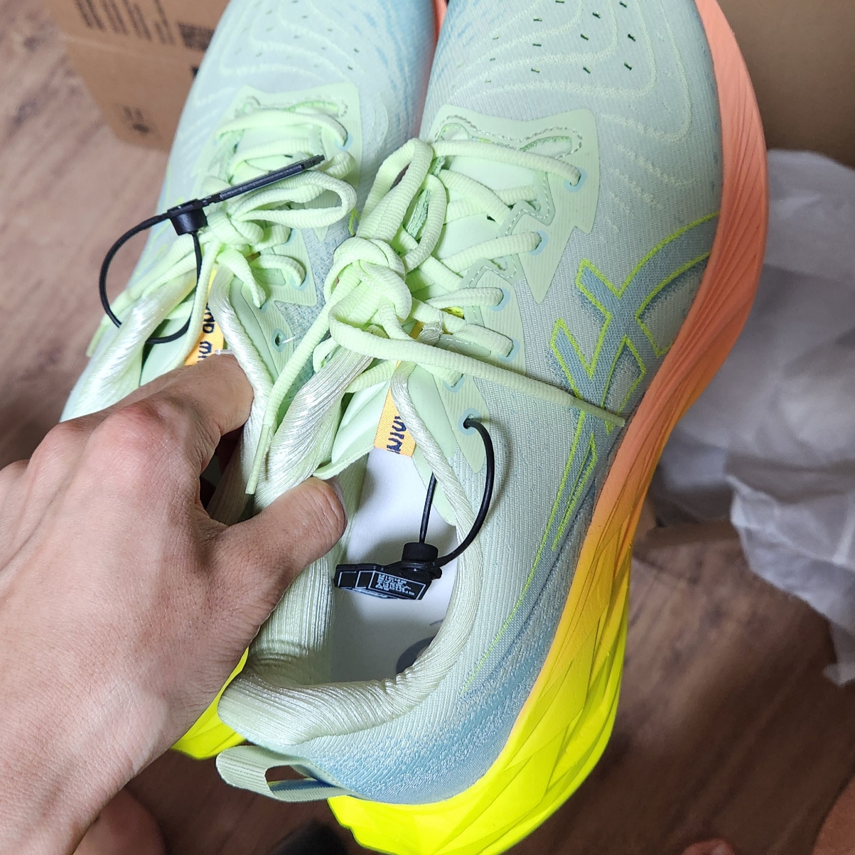 Asics Novablast 4 Cool Matcha Safety Yellow 착용 스타일