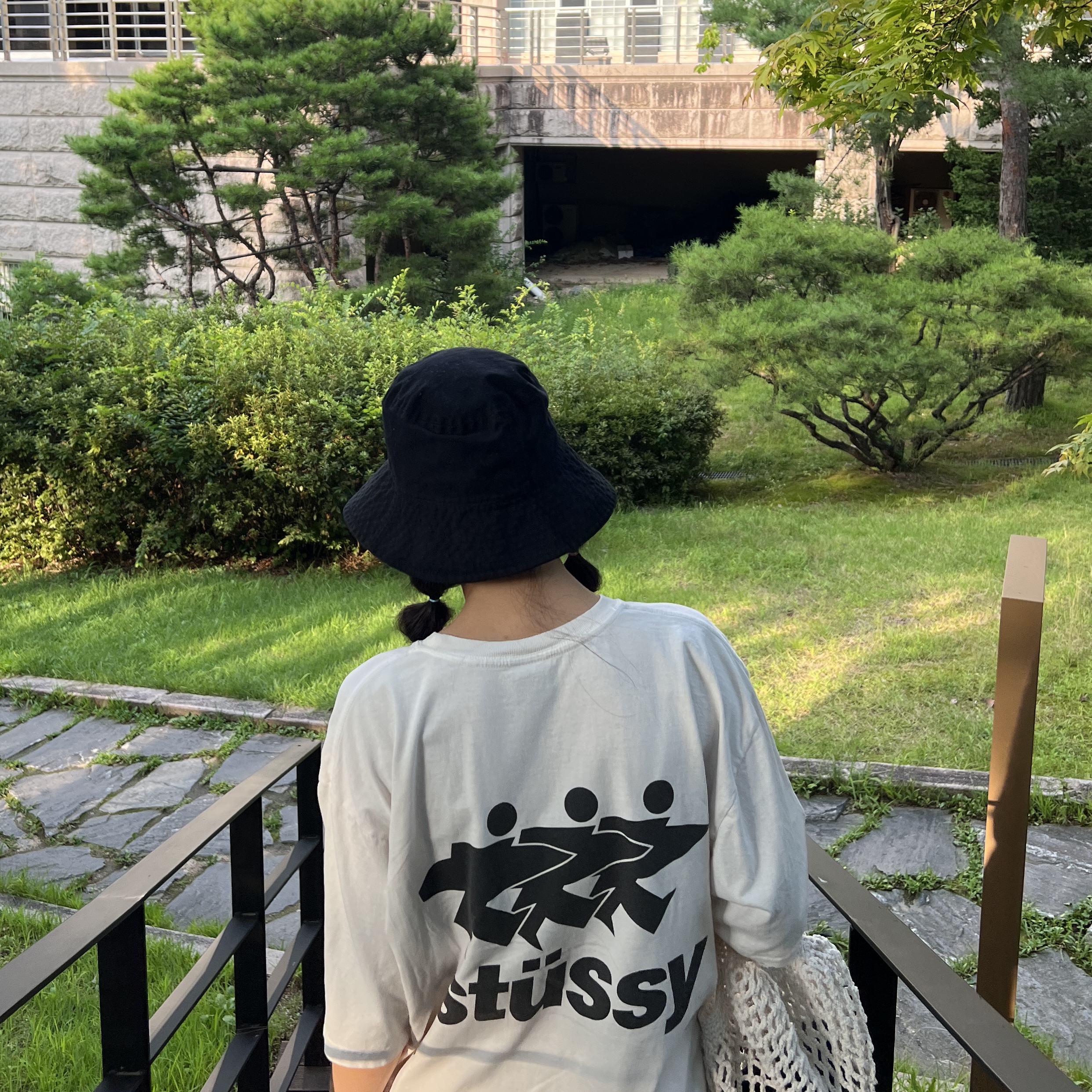 Stussy Surfwalk Pigment Dyed T-Shirt Natural 착용 스타일