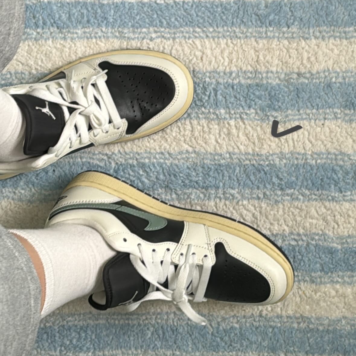(W) Jordan 1 Low Anthracite Sail 착용 스타일 - 1
