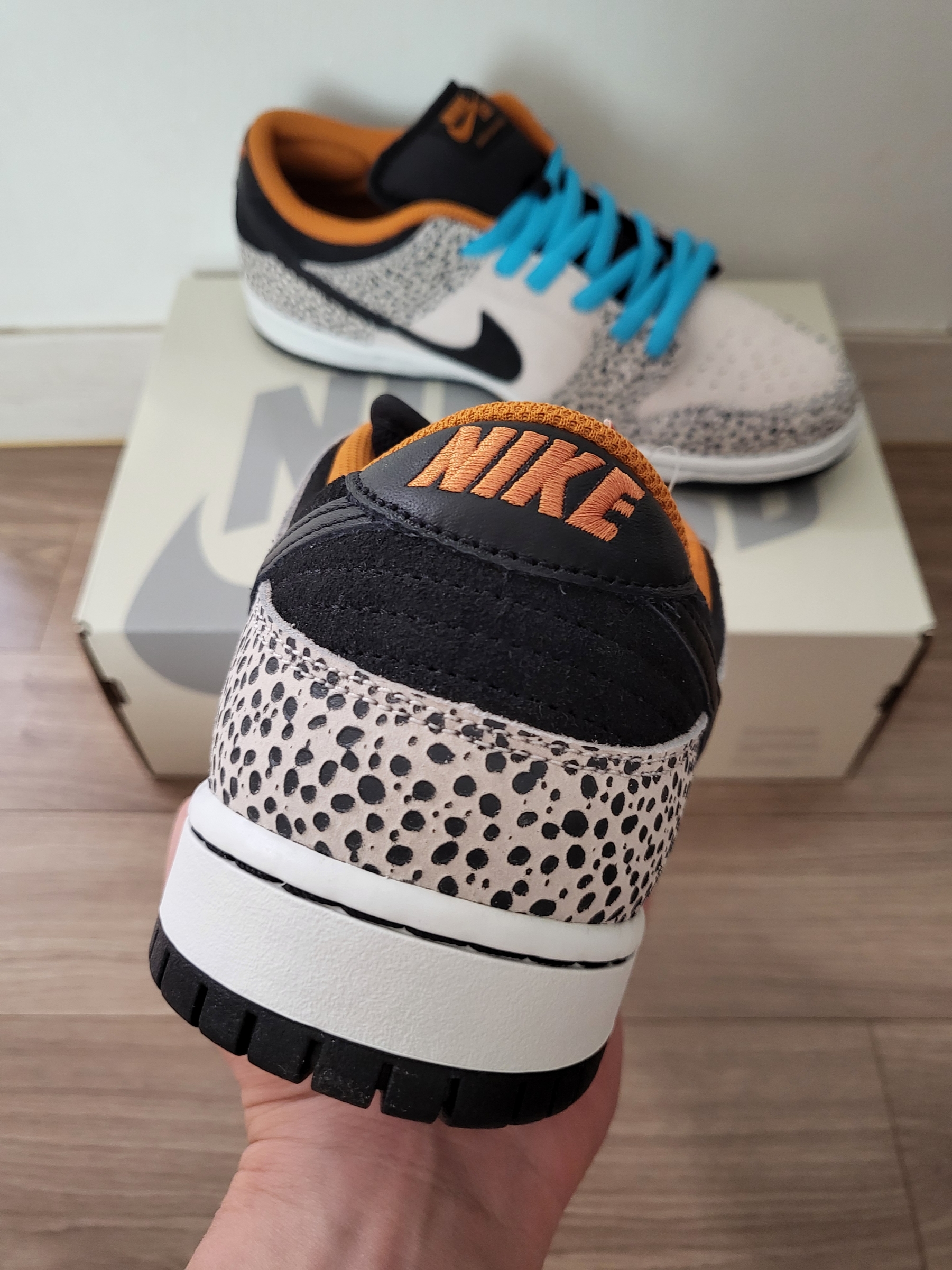 Nike SB Dunk Low Pro Electric Phantom and Black 착용 스타일 - 2