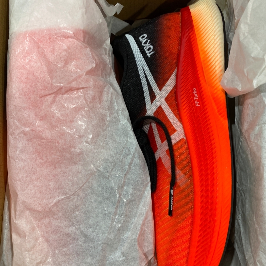 (W) Asics Metaspeed Edge Sunrise Red White 착용 스타일