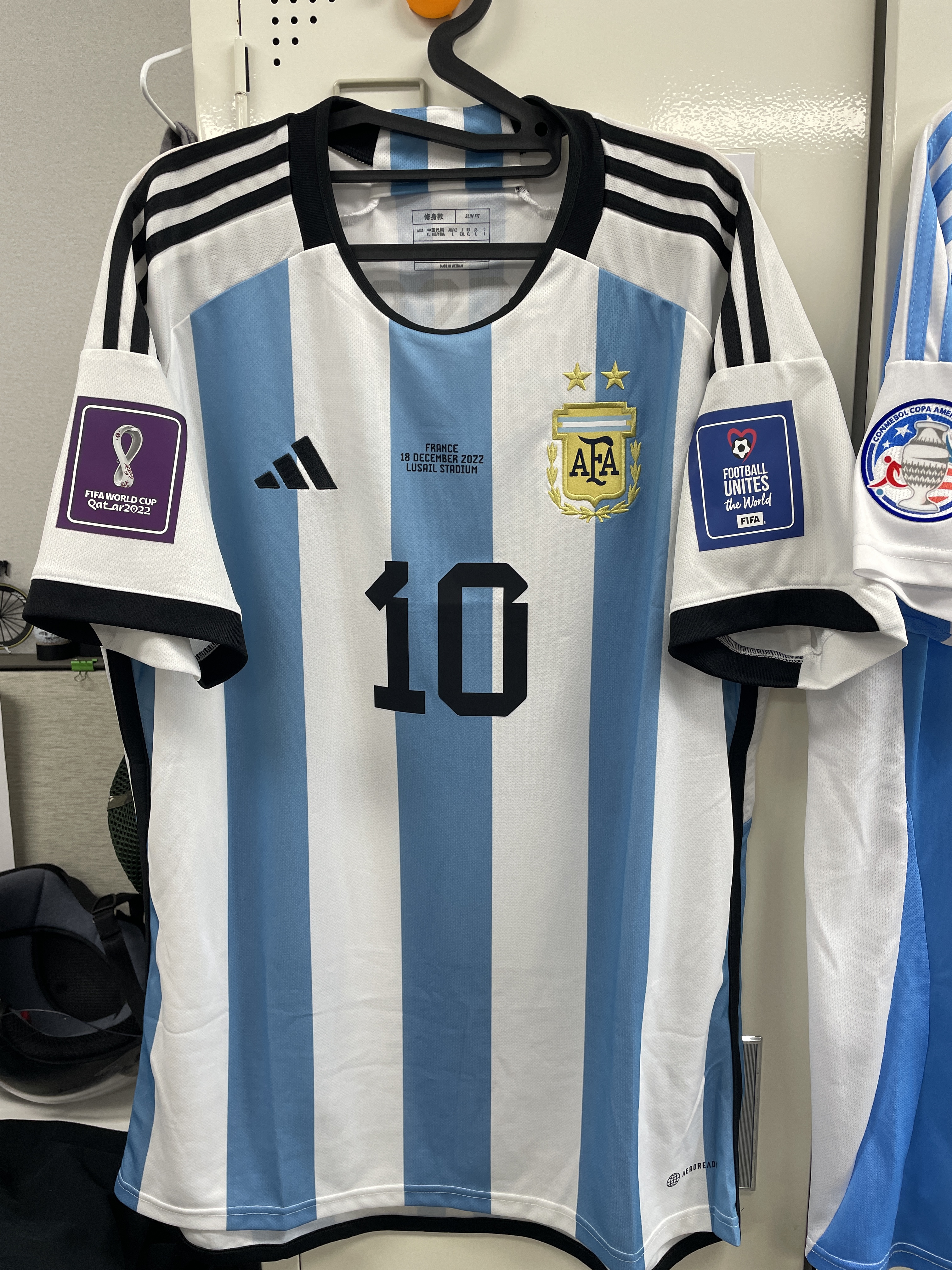 Adidas Argentina Home Jersey 2022 White Light Blue - KR Sizing (Non Marking Ver.), Adidas Argentina 2024 Home Jersey White Blue Burst - KR Sizing (Non Marking Ver.) 착용 스타일 - 1