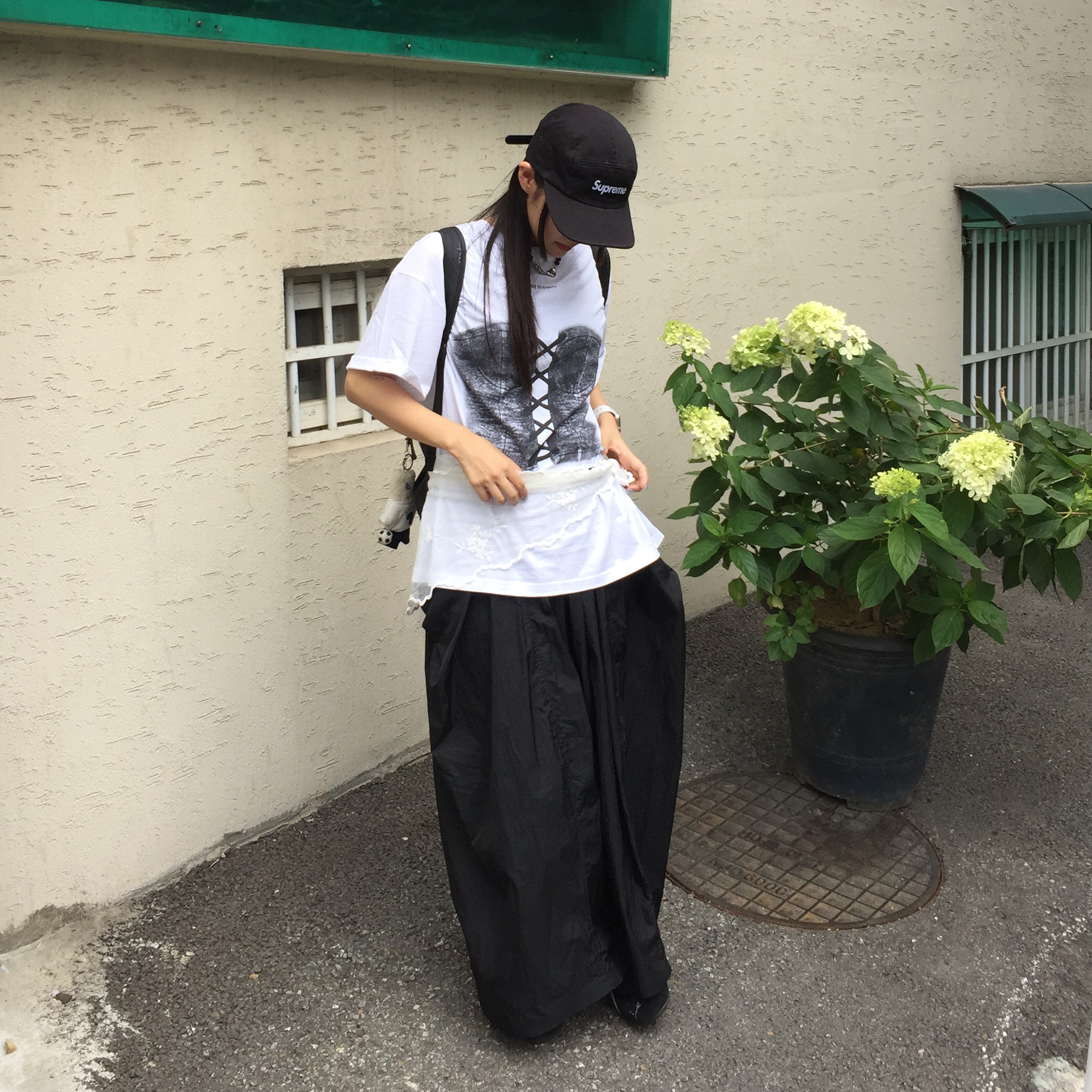 Supreme Washed Chino Twill Camp Cap Black, Monamhee x NOS7 SON.hee Keyring Cream 착용 스타일 - 2
