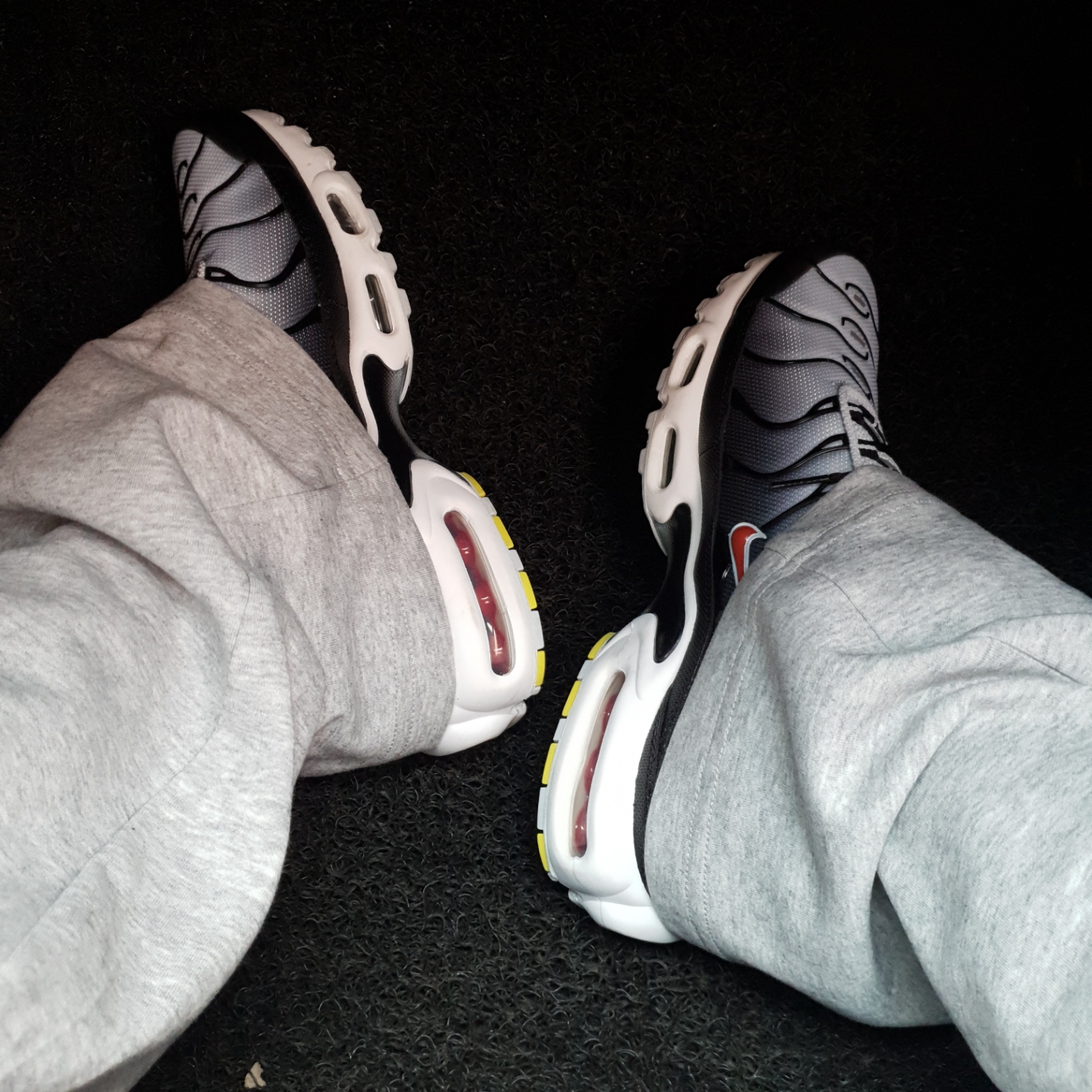 Nike Air Max Plus Black Blue Tint 착용 스타일
