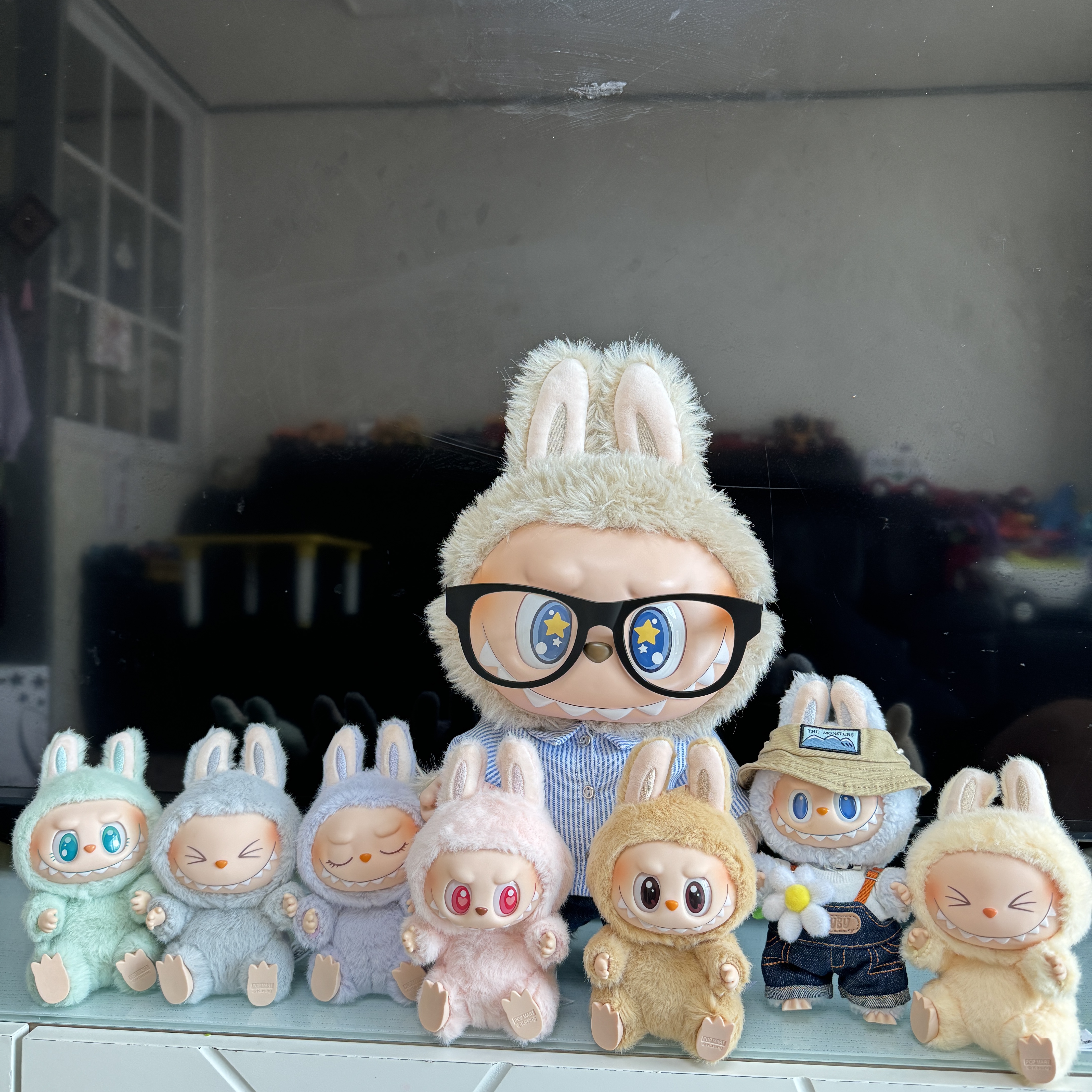 Pop Mart Labubu Flip with Me Doll 착용 스타일 - 1