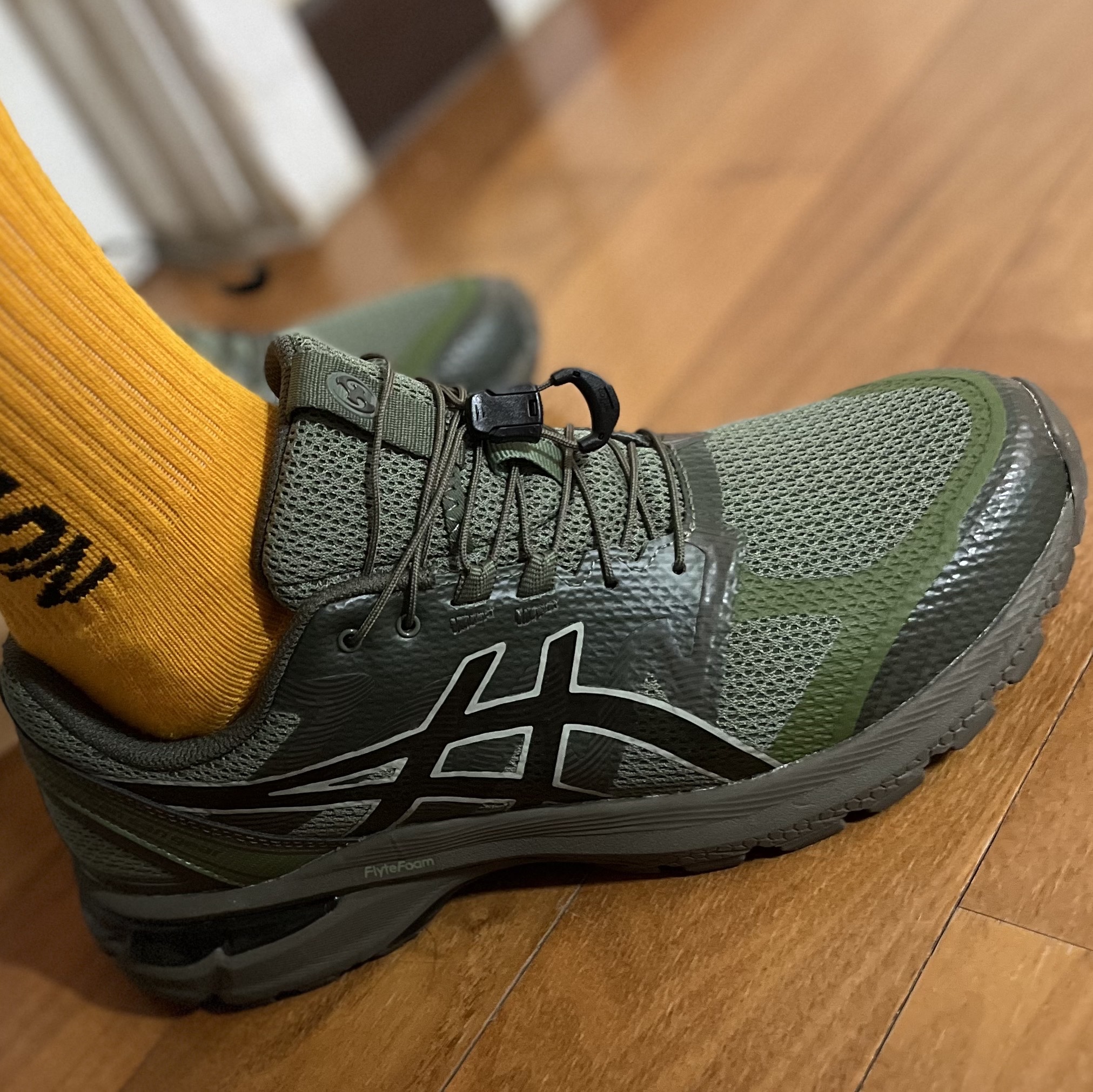 Asics x Sansan Gear Gel-Terrain Bronze Green Tarmac, Asics x Sansan Gear Gel-Terrain Phantom Moon Mist 착용 스타일 - 1