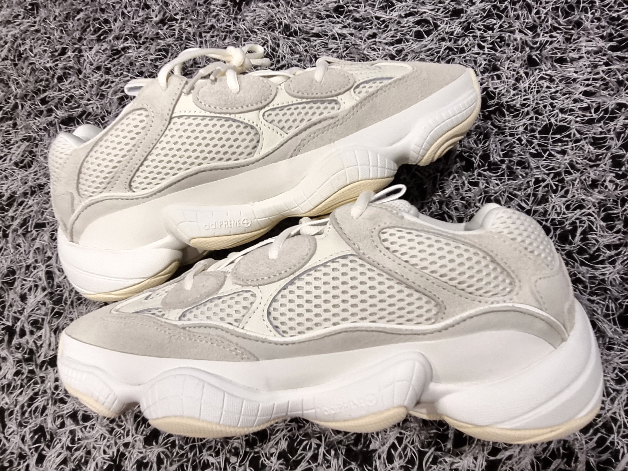 Adidas Yeezy 500 Bone White 착용 스타일 - 2