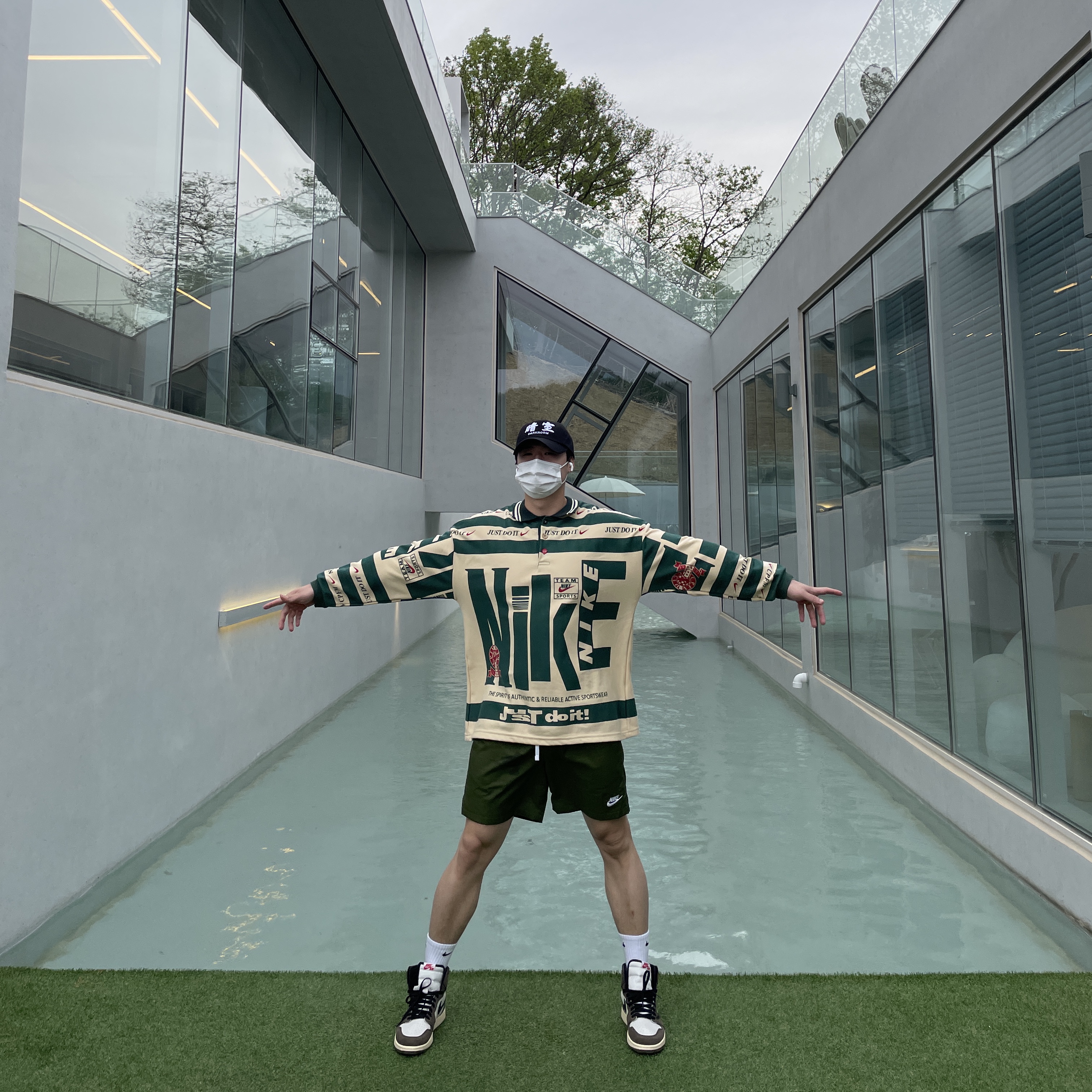 Darkr8m Studio White Logo Cap, Nike x Cactus Plant Flea Market Long Sleeve Polo Natural - US/EU 착용 스타일